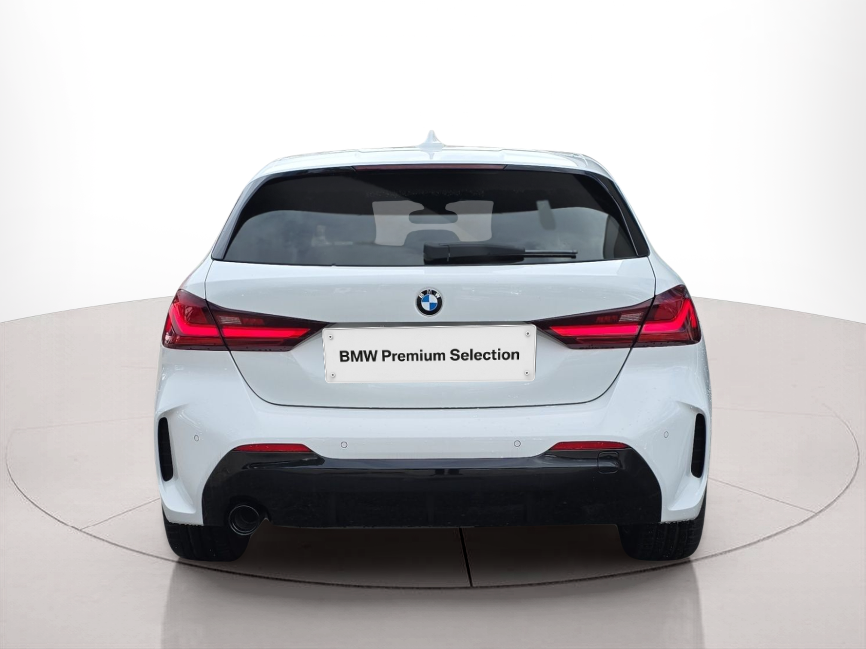 BMW Série 1 116d color Blanco. Año 2023. 85KW(116CV). Diesel. En concesionario MCoutinho Bomcar Leiria de Leiria