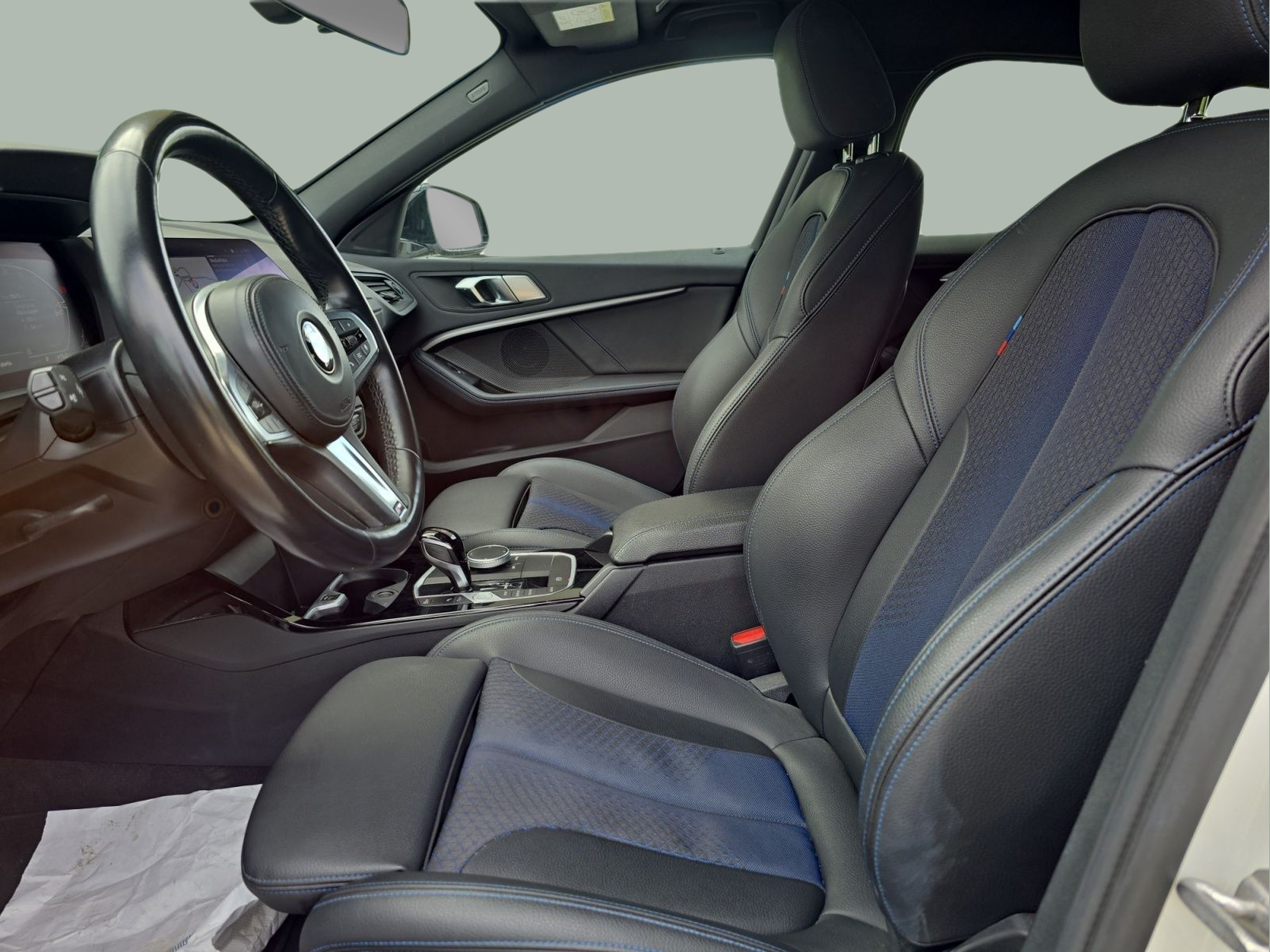 BMW Série 1 116d color Blanco. Año 2023. 85KW(116CV). Diesel. En concesionario MCoutinho Bomcar Leiria de Leiria