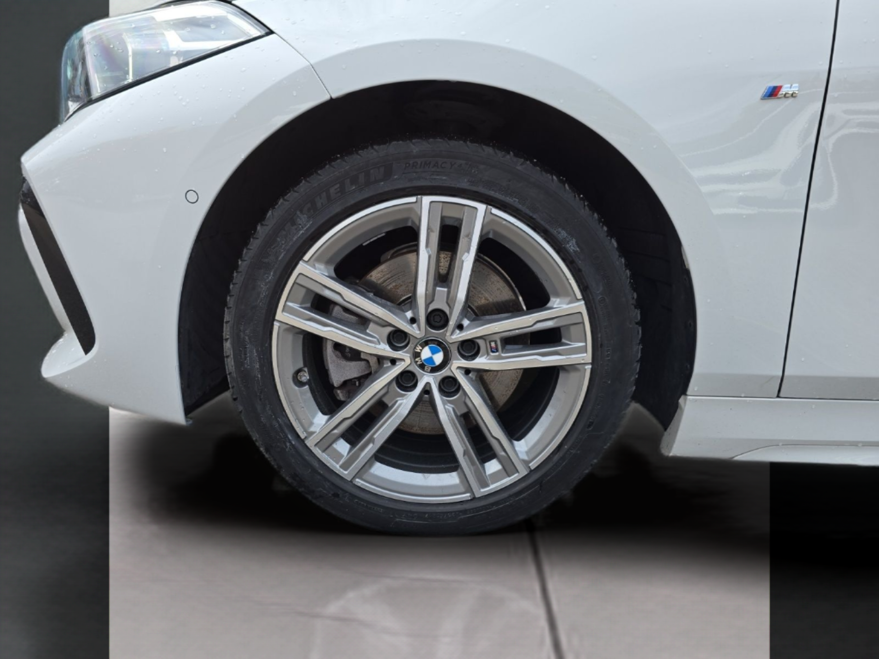 BMW Série 1 116d color Blanco. Año 2023. 85KW(116CV). Diesel. En concesionario MCoutinho Bomcar Leiria de Leiria