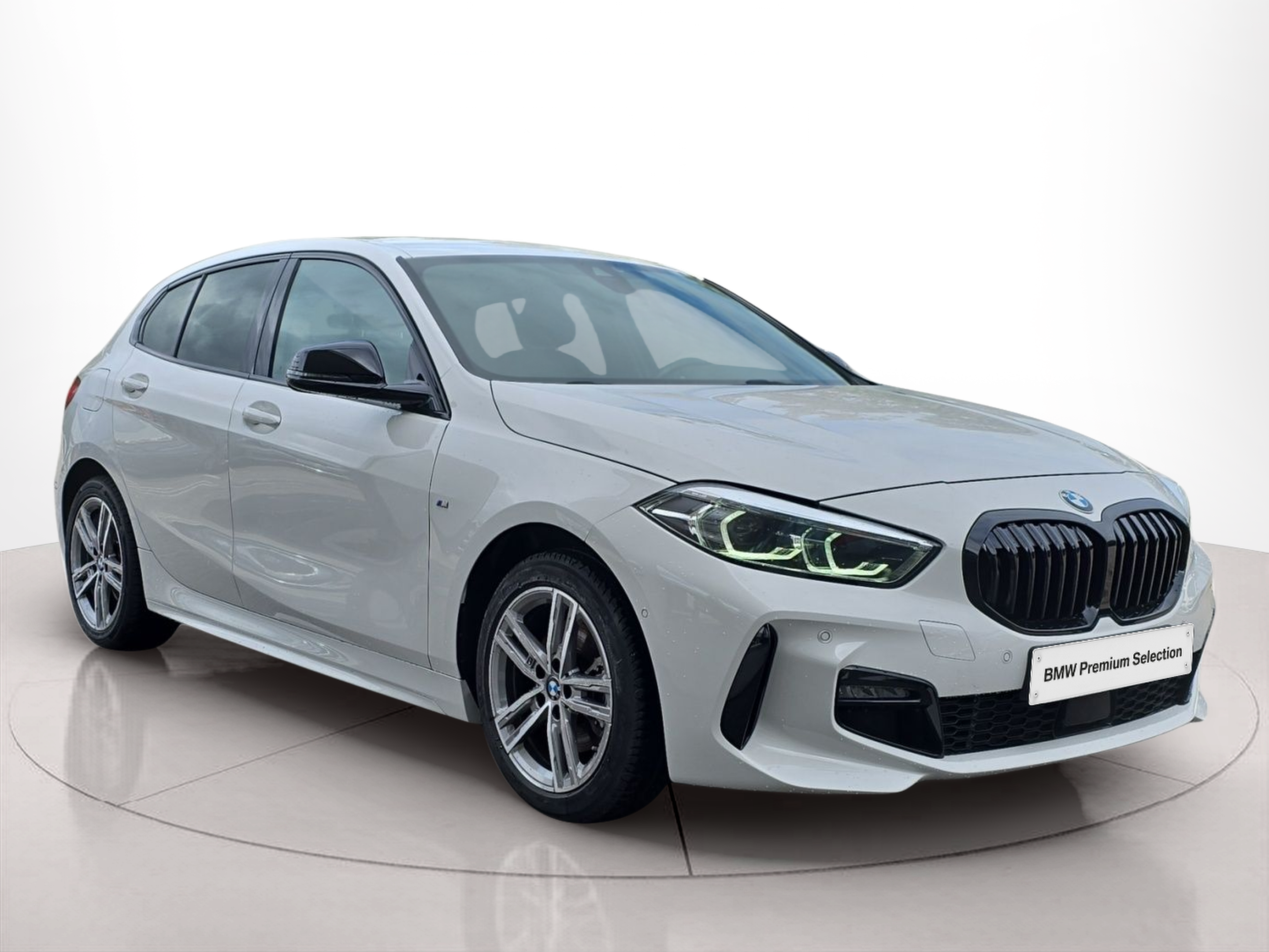 BMW Série 1 116d color Blanco. Año 2023. 85KW(116CV). Diesel. En concesionario MCoutinho Bomcar Leiria de Leiria