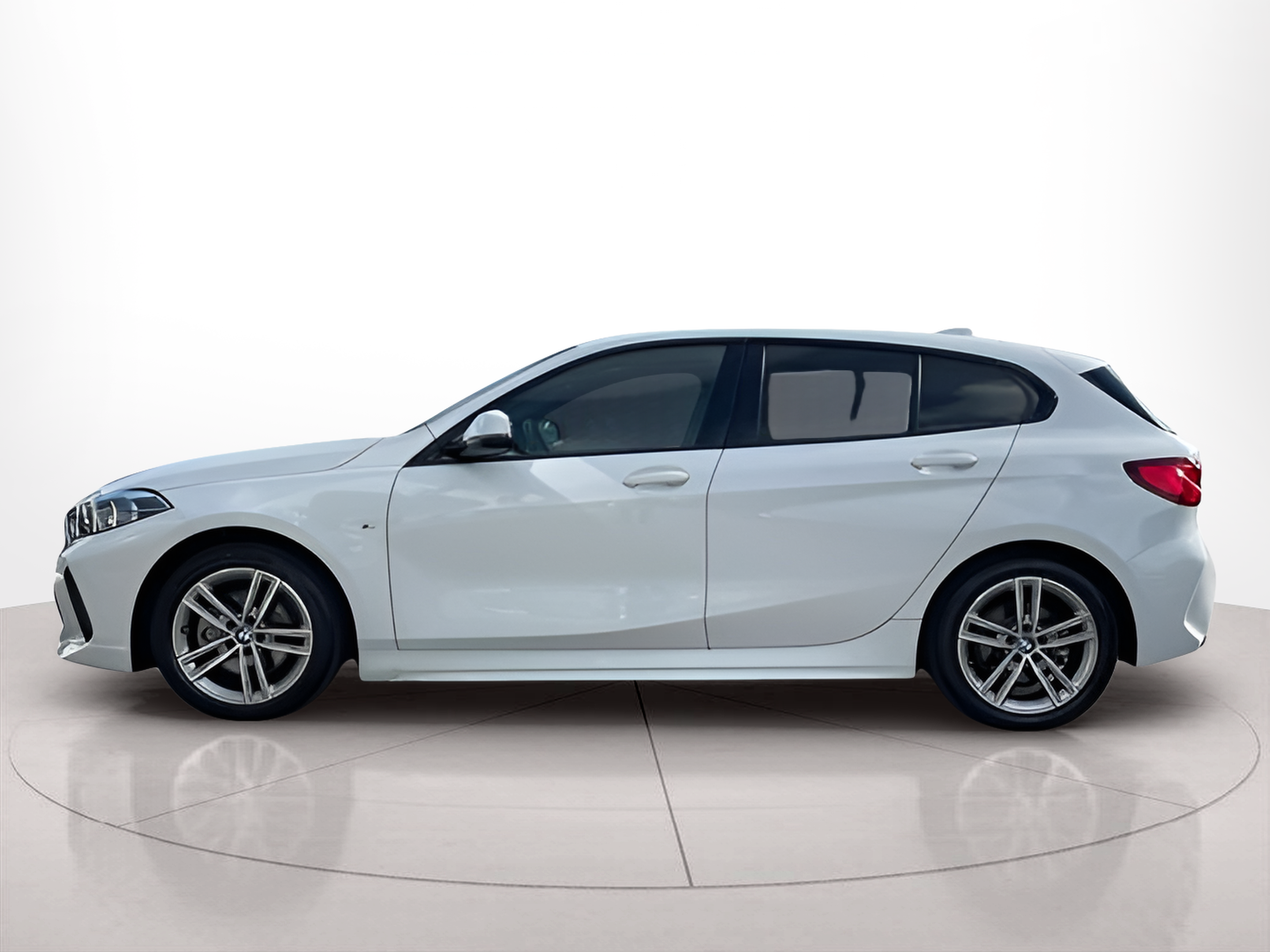 Fotos de BMW Série 1 116d color Blanco. Año 2023. 85KW(116CV). Diesel. En concesionario MCoutinho - Viseu de Viseu