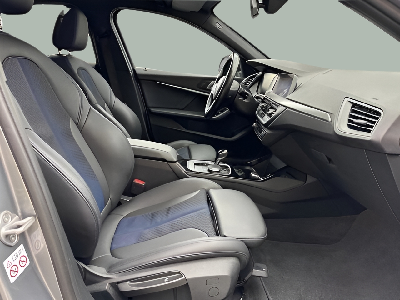 BMW Série 1 116d color Gris. Año 2023. 85KW(116CV). Diesel. En concesionario MCoutinho - Vila Real de Vila Real