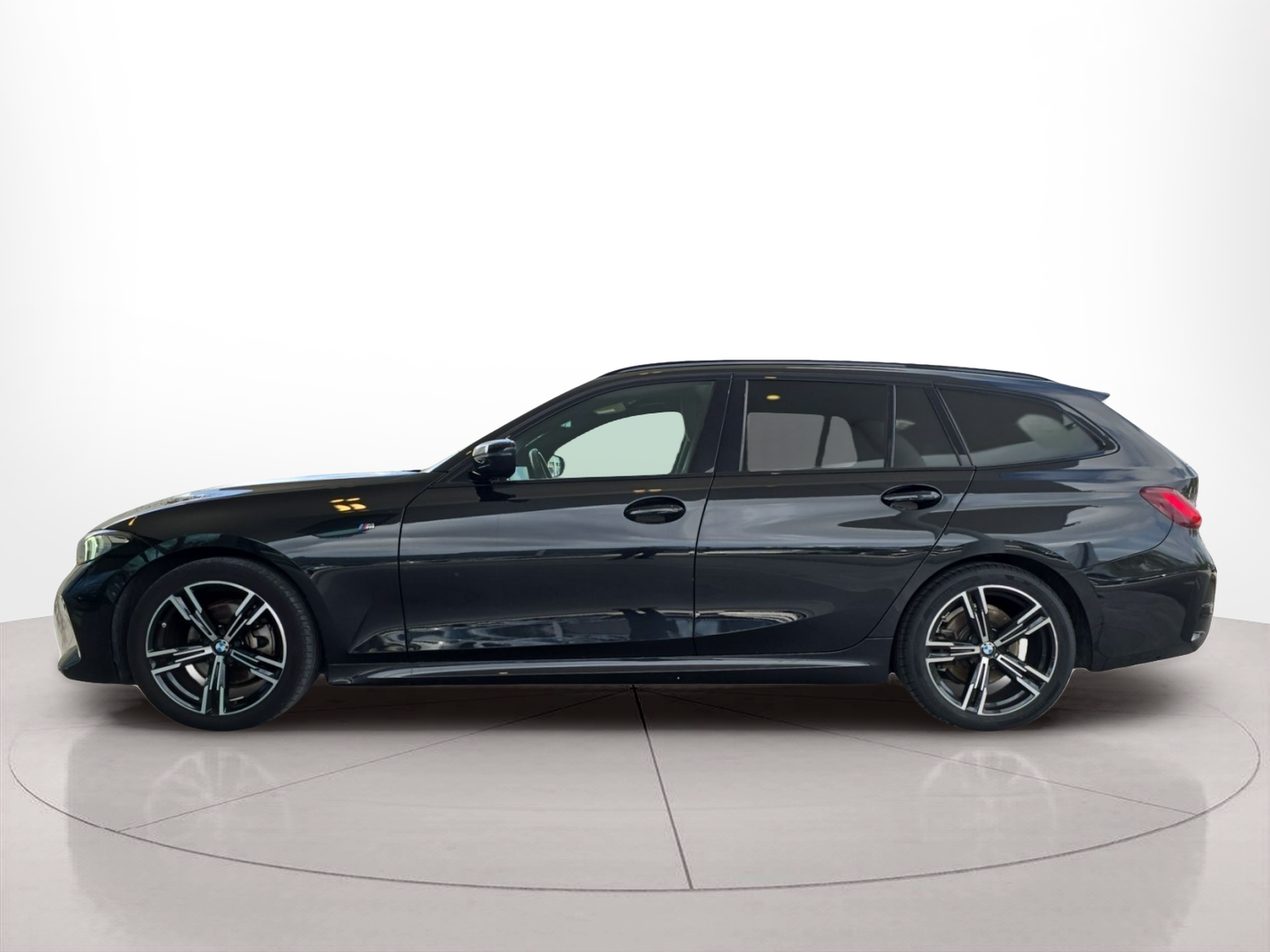 Fotos de BMW Série 3 320d Touring color Negro. Año 2023. 140KW(190CV). Diesel. En concesionario MCoutinho Bomcar Leiria de Leiria
