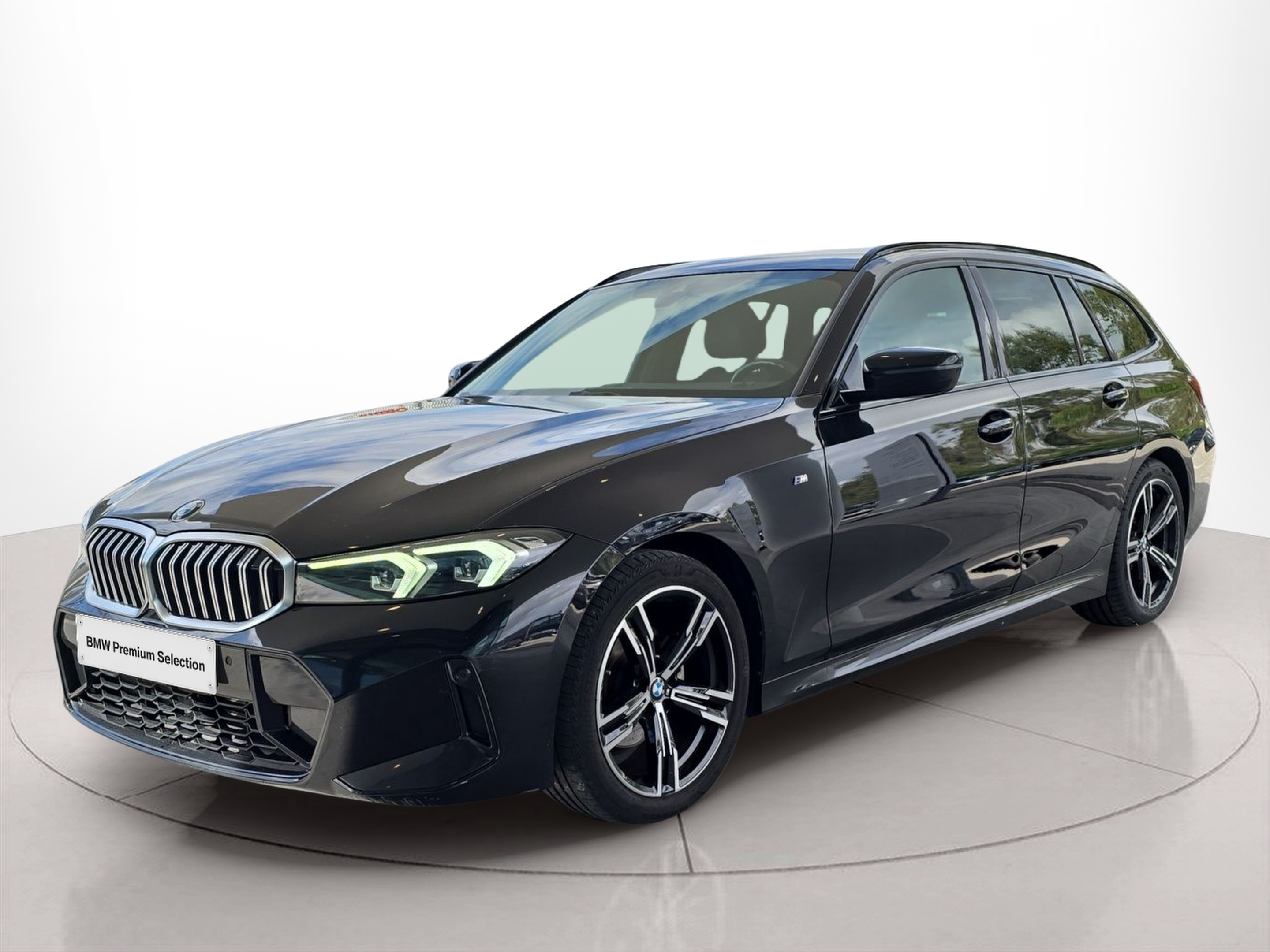 Fotos de BMW Série 3 320d Touring color Negro. Año 2023. 140KW(190CV). Diesel. En concesionario MCoutinho Bomcar Leiria de Leiria