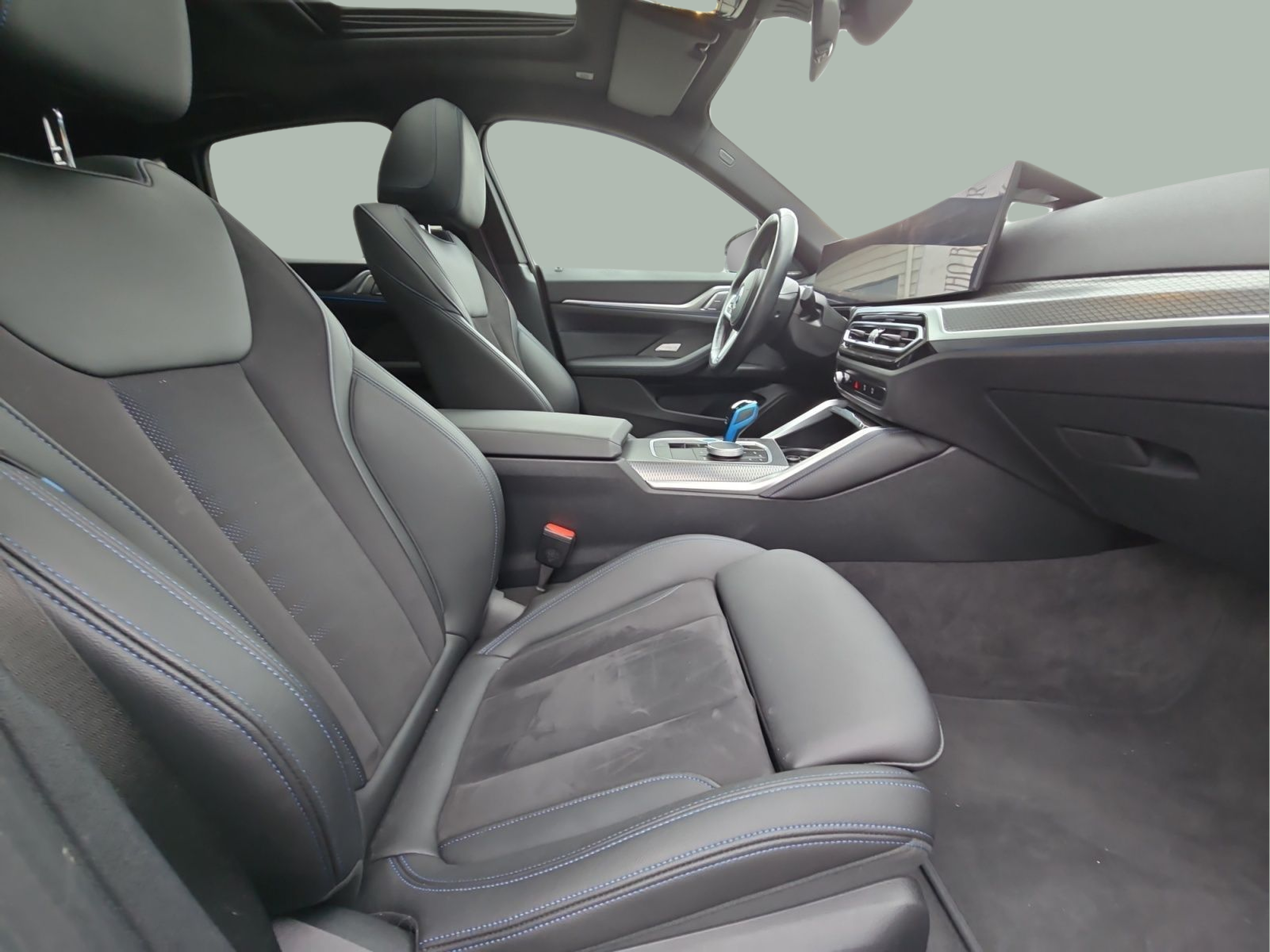 BMW i4 i4 M50 color Negro. Año 2022. 400KW(544CV). Elétrico. En concesionario MCoutinho Bomcar Leiria de Leiria