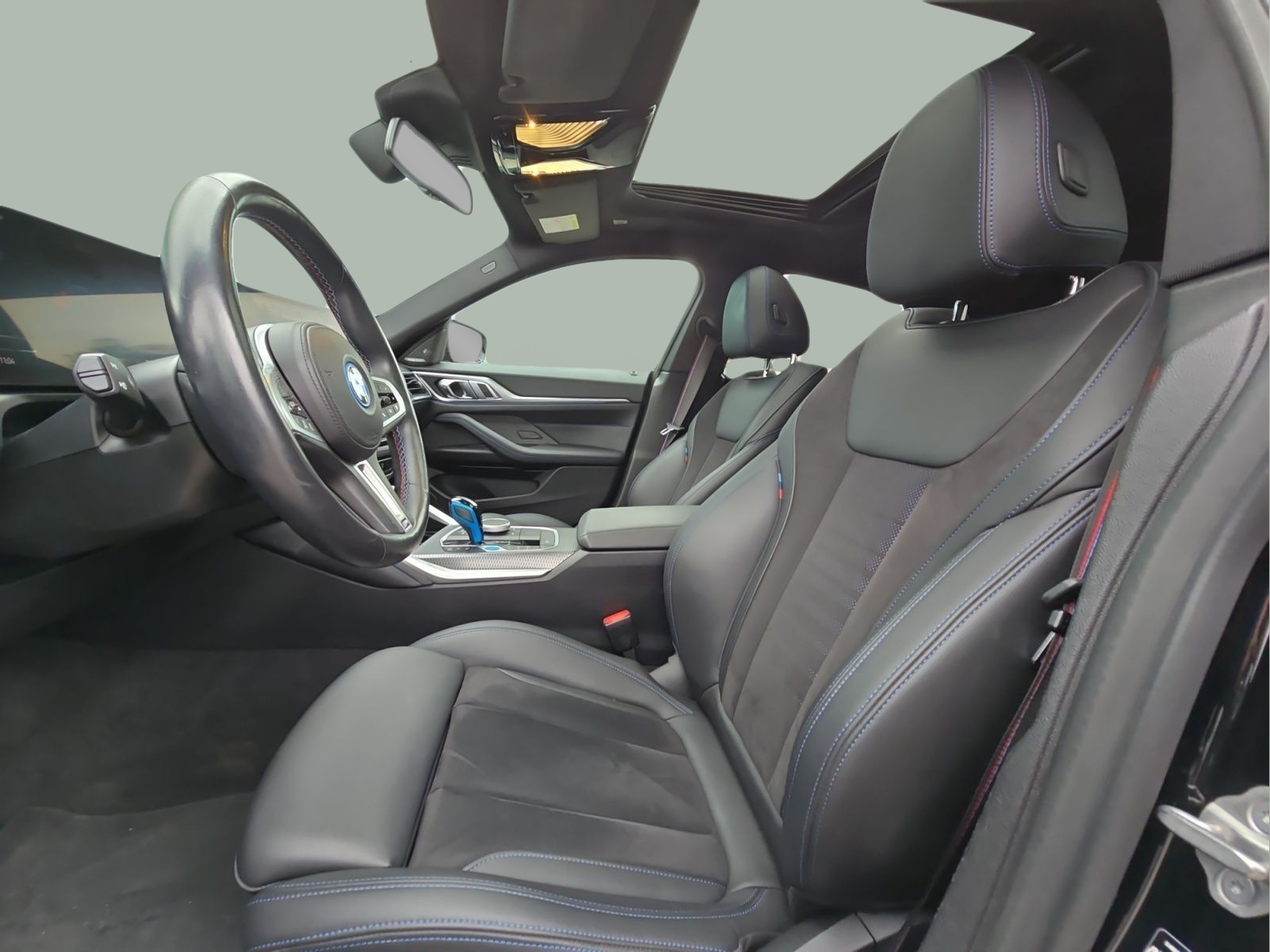 BMW i4 i4 M50 color Negro. Año 2022. 400KW(544CV). Elétrico. En concesionario MCoutinho Bomcar Leiria de Leiria
