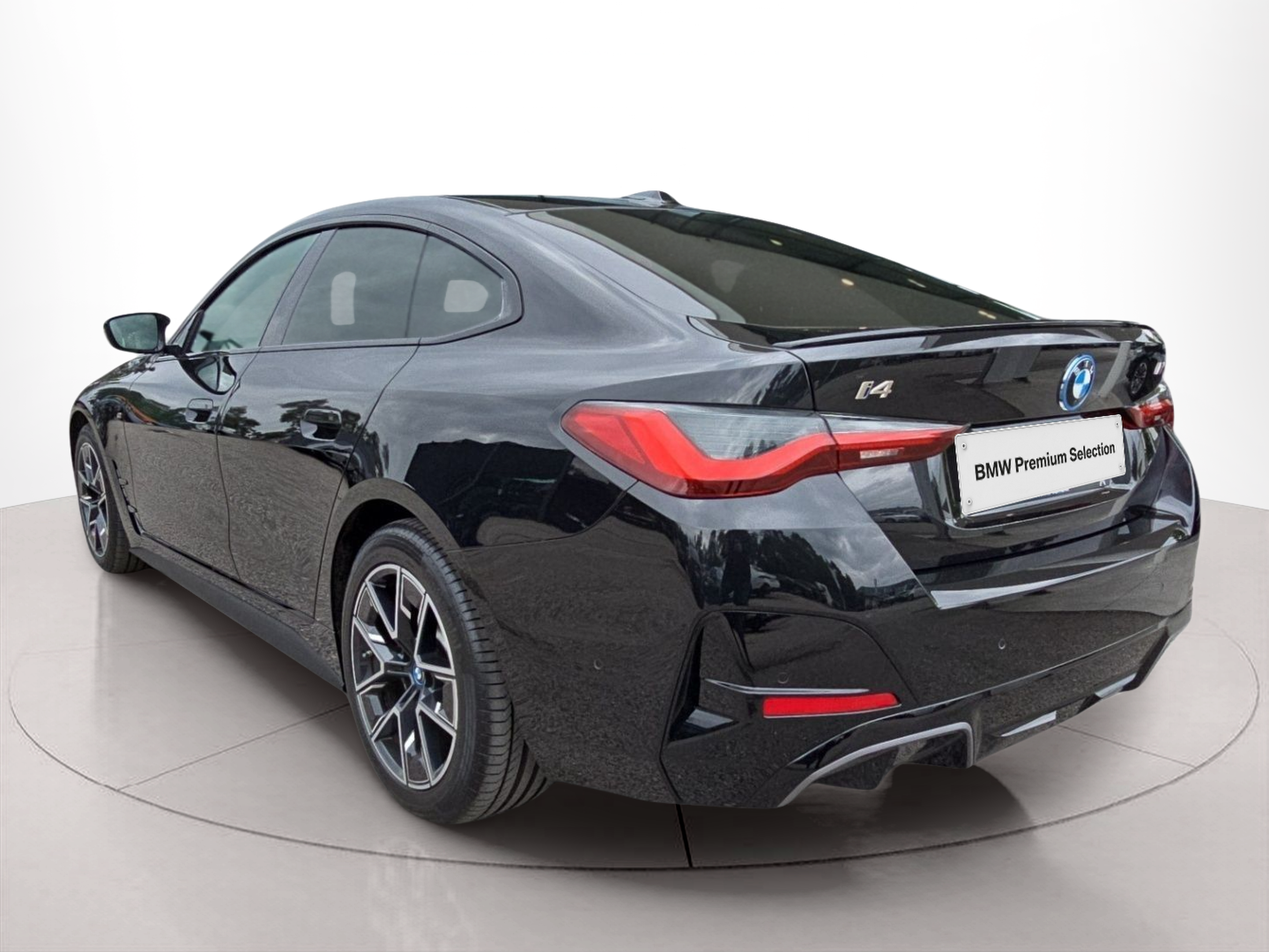 BMW i4 i4 M50 color Negro. Año 2022. 400KW(544CV). Elétrico. En concesionario MCoutinho Bomcar Leiria de Leiria