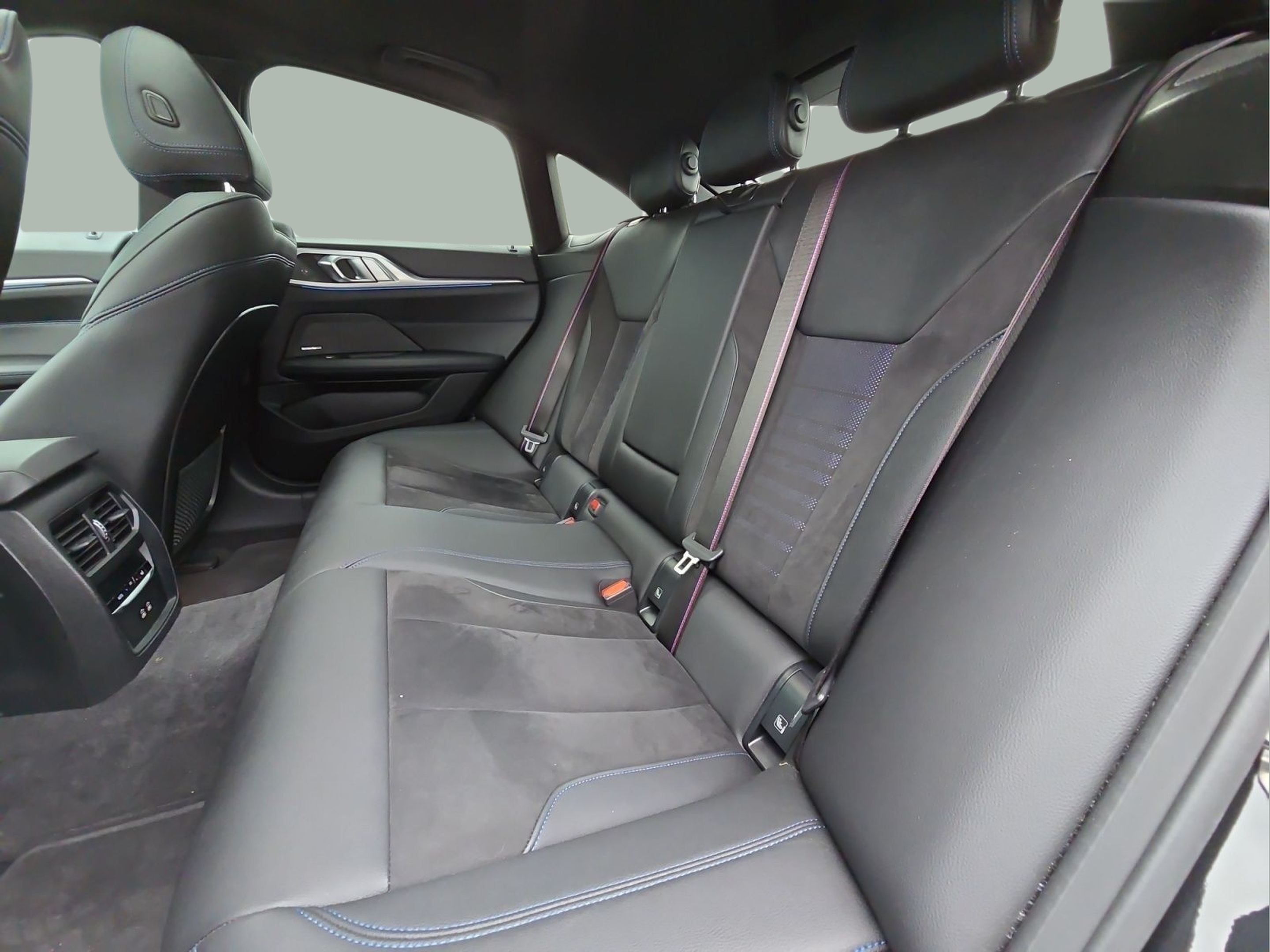 BMW i4 i4 M50 color Negro. Año 2022. 400KW(544CV). Elétrico. En concesionario MCoutinho Bomcar Leiria de Leiria