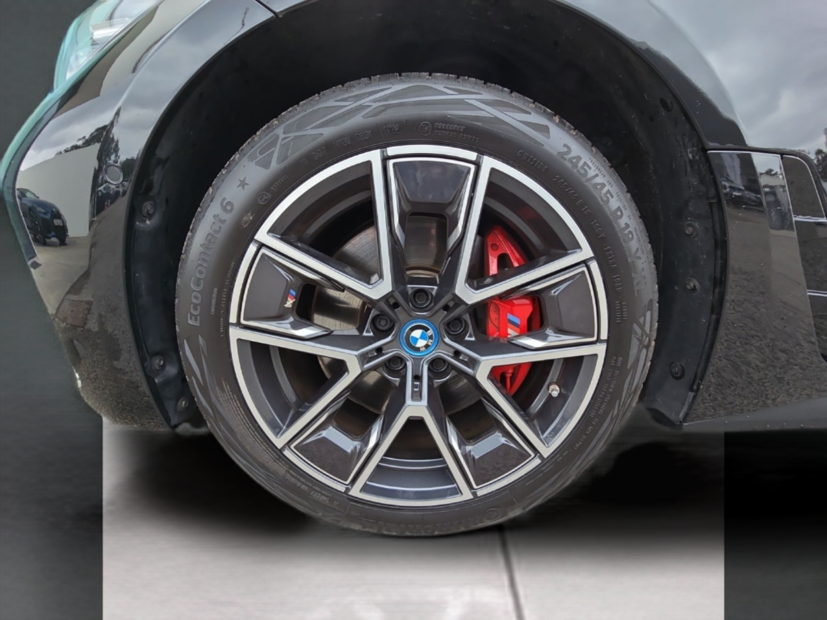 BMW i4 i4 M50 color Negro. Año 2022. 400KW(544CV). Elétrico. En concesionario MCoutinho Bomcar Leiria de Leiria