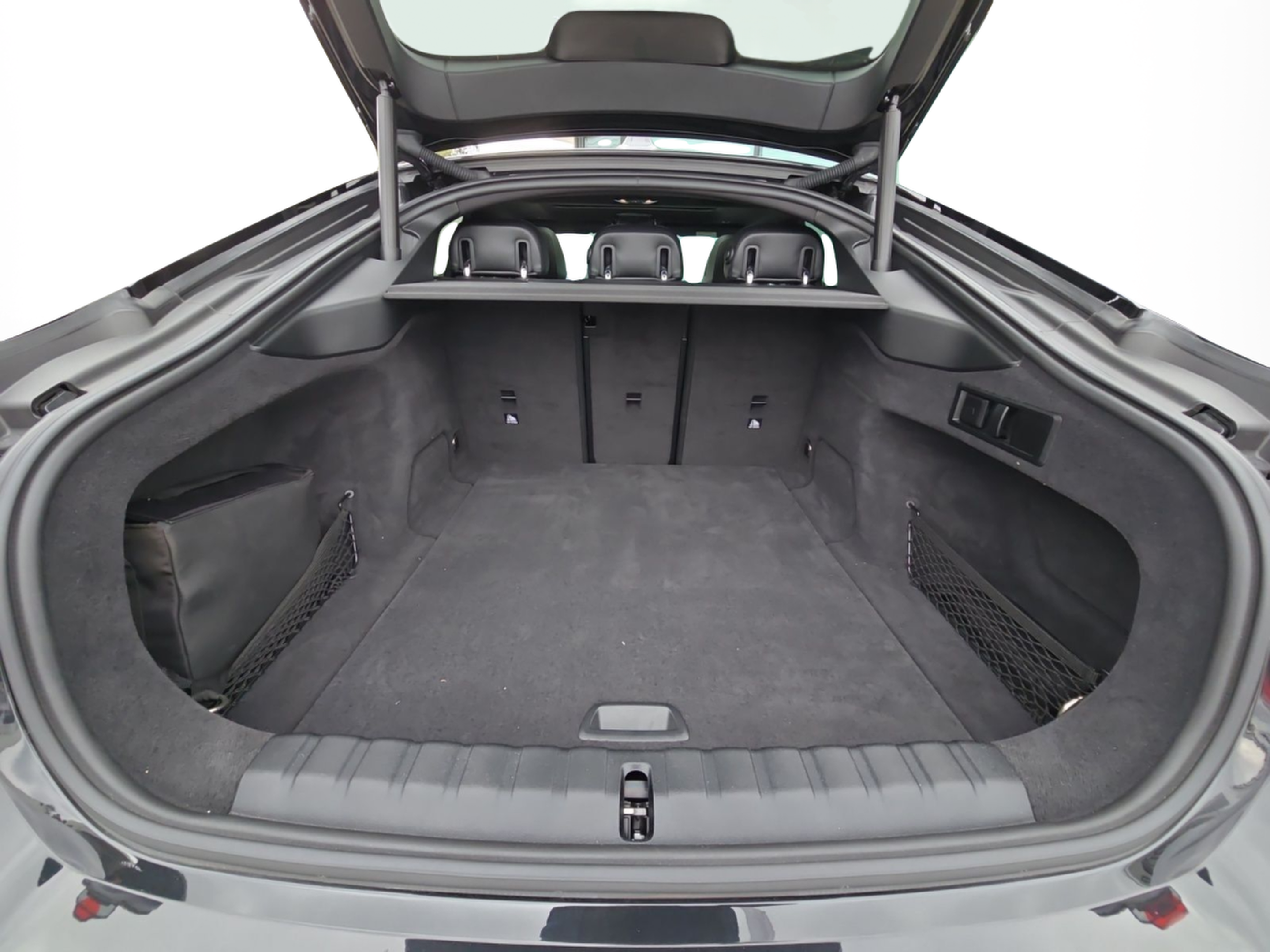 BMW i4 i4 M50 color Negro. Año 2022. 400KW(544CV). Elétrico. En concesionario MCoutinho Bomcar Leiria de Leiria