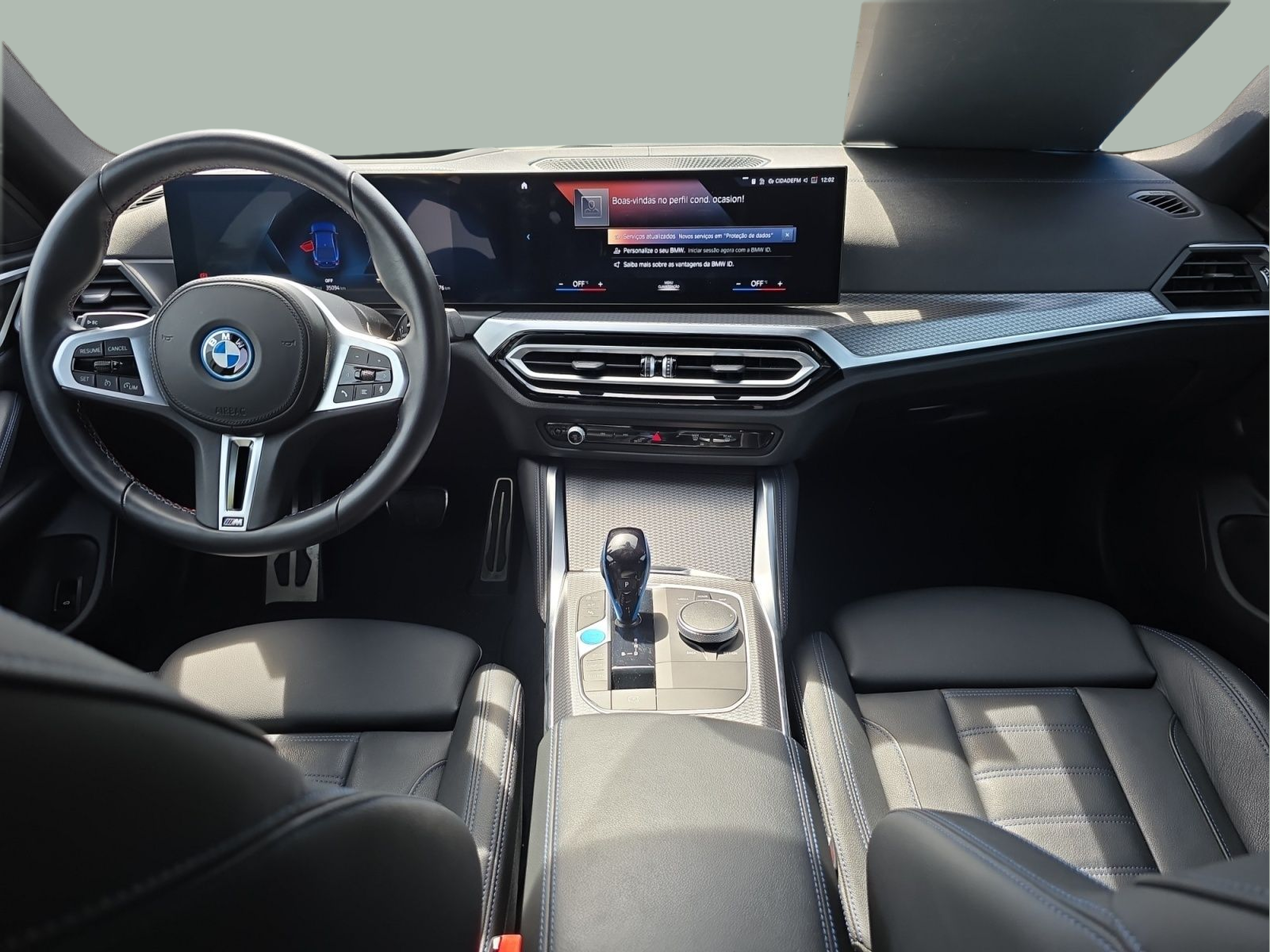 BMW i4 i4 M50 color Gris. Año 2023. 400KW(544CV). Elétrico. En concesionario MCoutinho Bomcar Coimbra de Coimbra