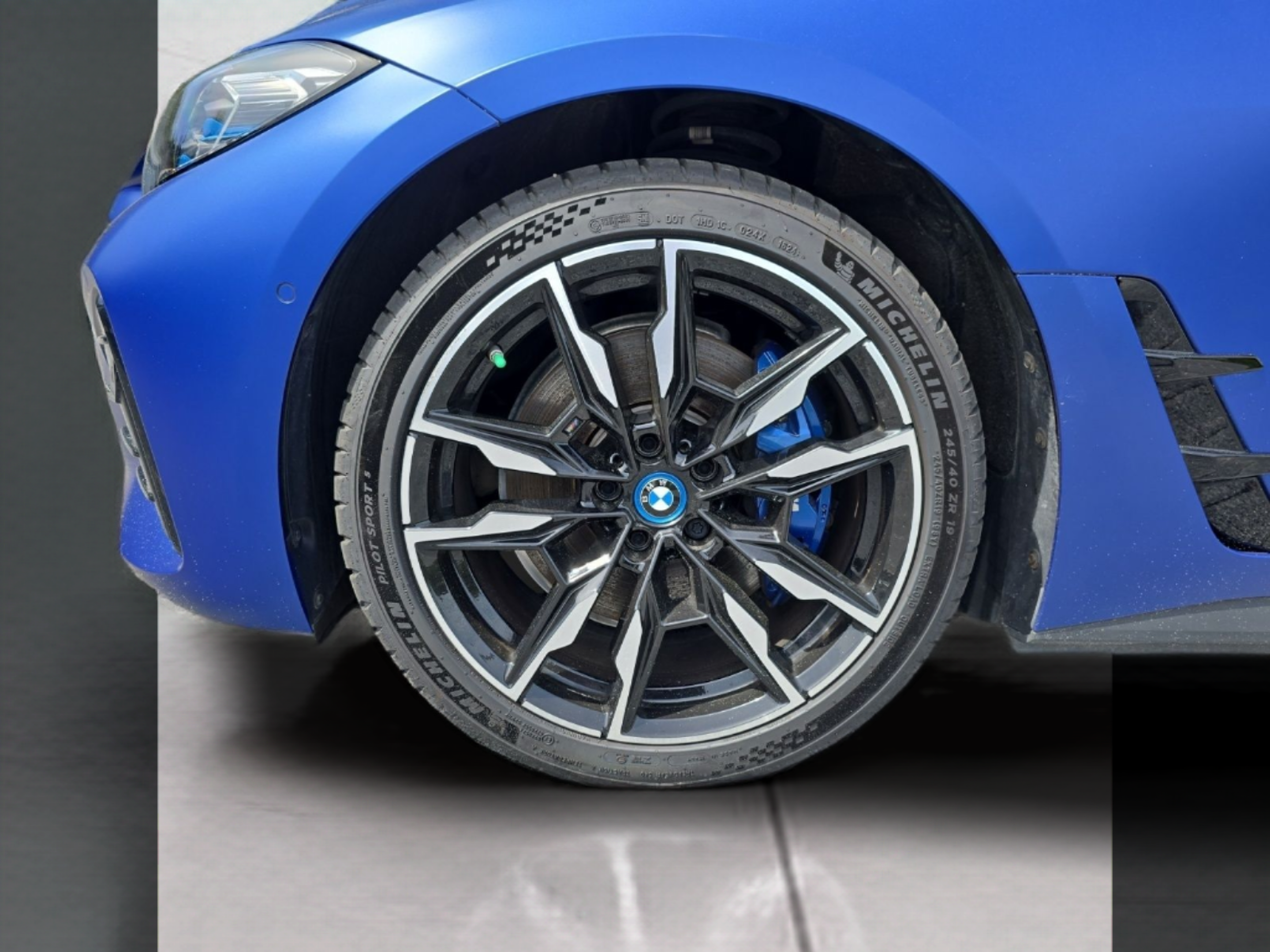 BMW i4 i4 M50 color Gris. Año 2023. 400KW(544CV). Elétrico. En concesionario MCoutinho Bomcar Coimbra de Coimbra