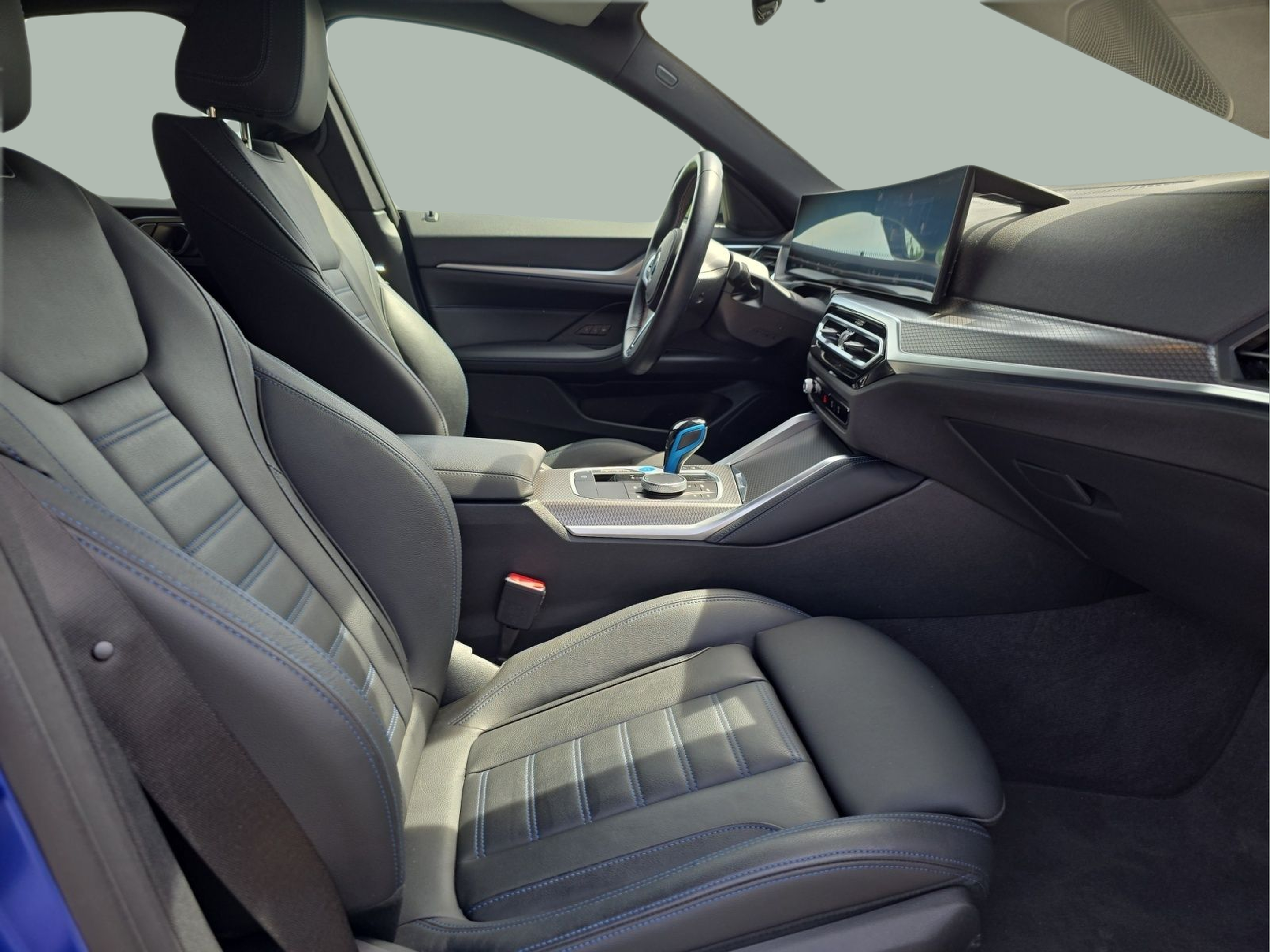 BMW i4 i4 M50 color Gris. Año 2023. 400KW(544CV). Elétrico. En concesionario MCoutinho Bomcar Coimbra de Coimbra