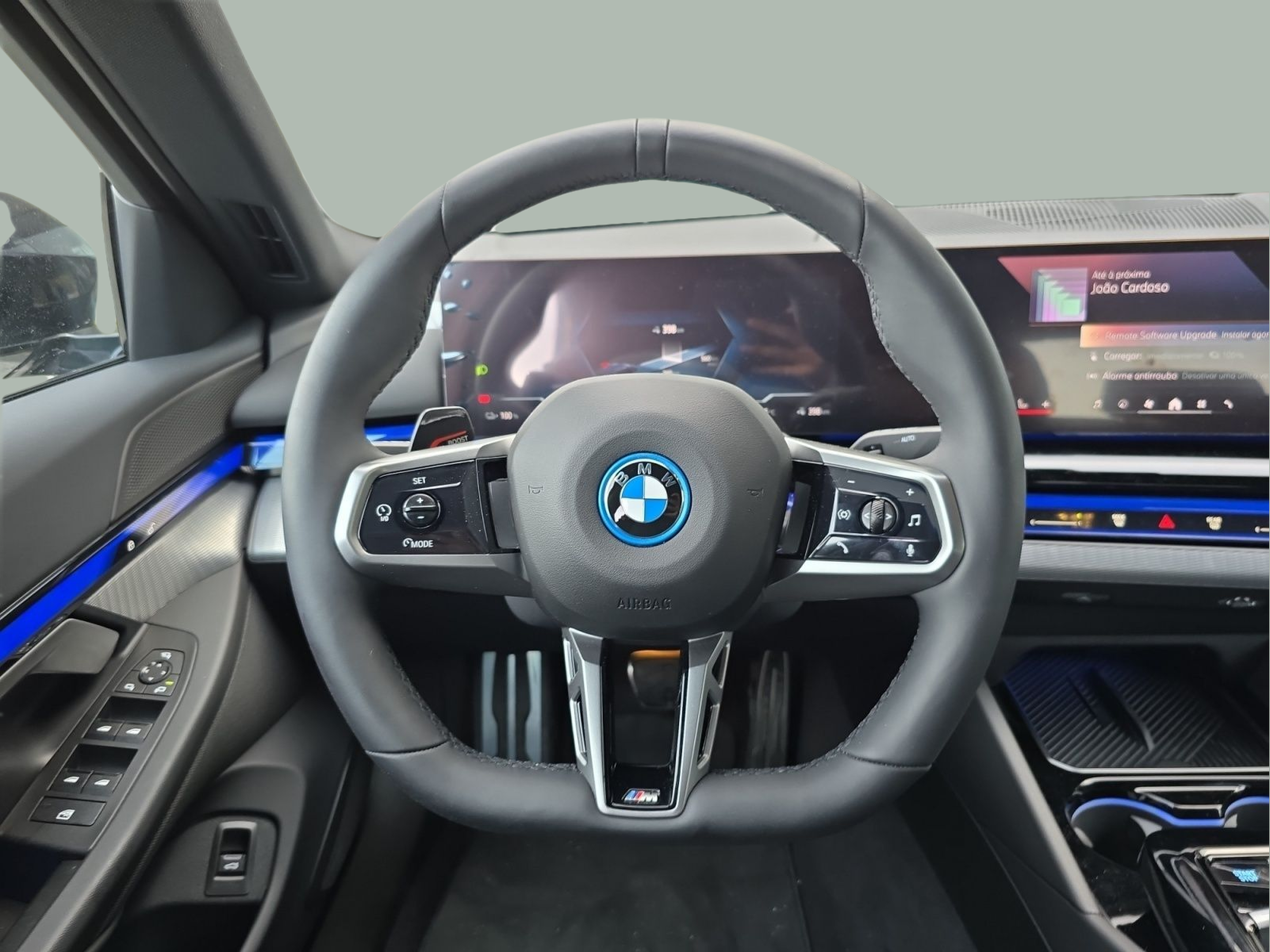 BMW i5 eDrive40 color Negro. Año 2025. 250KW(340CV). Elétrico. En concesionario MCoutinho Bomcar Leiria de Leiria