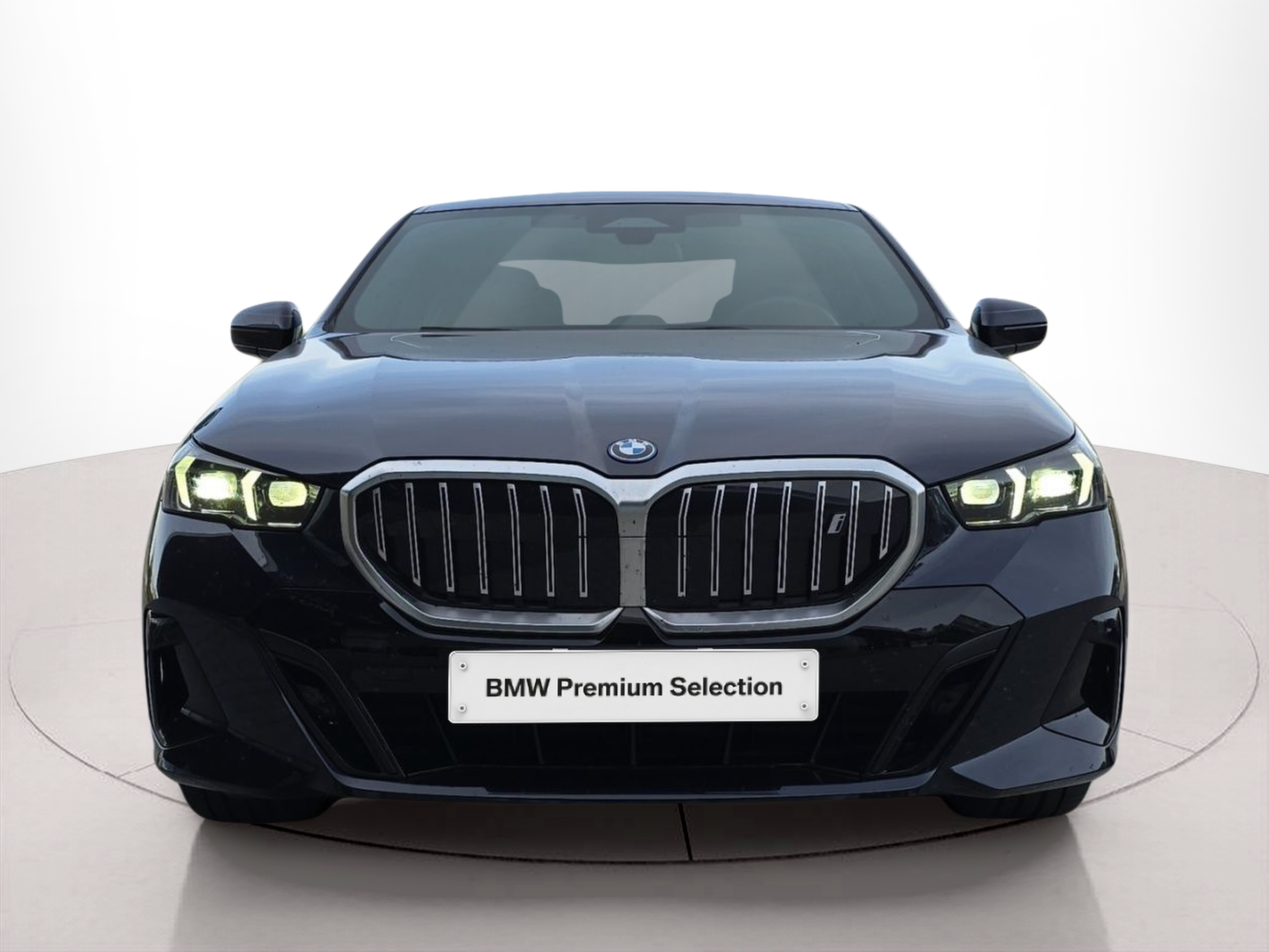 Fotos de BMW i5 eDrive40 color Negro. Año 2025. 250KW(340CV). Elétrico. En concesionario MCoutinho Bomcar Leiria de Leiria