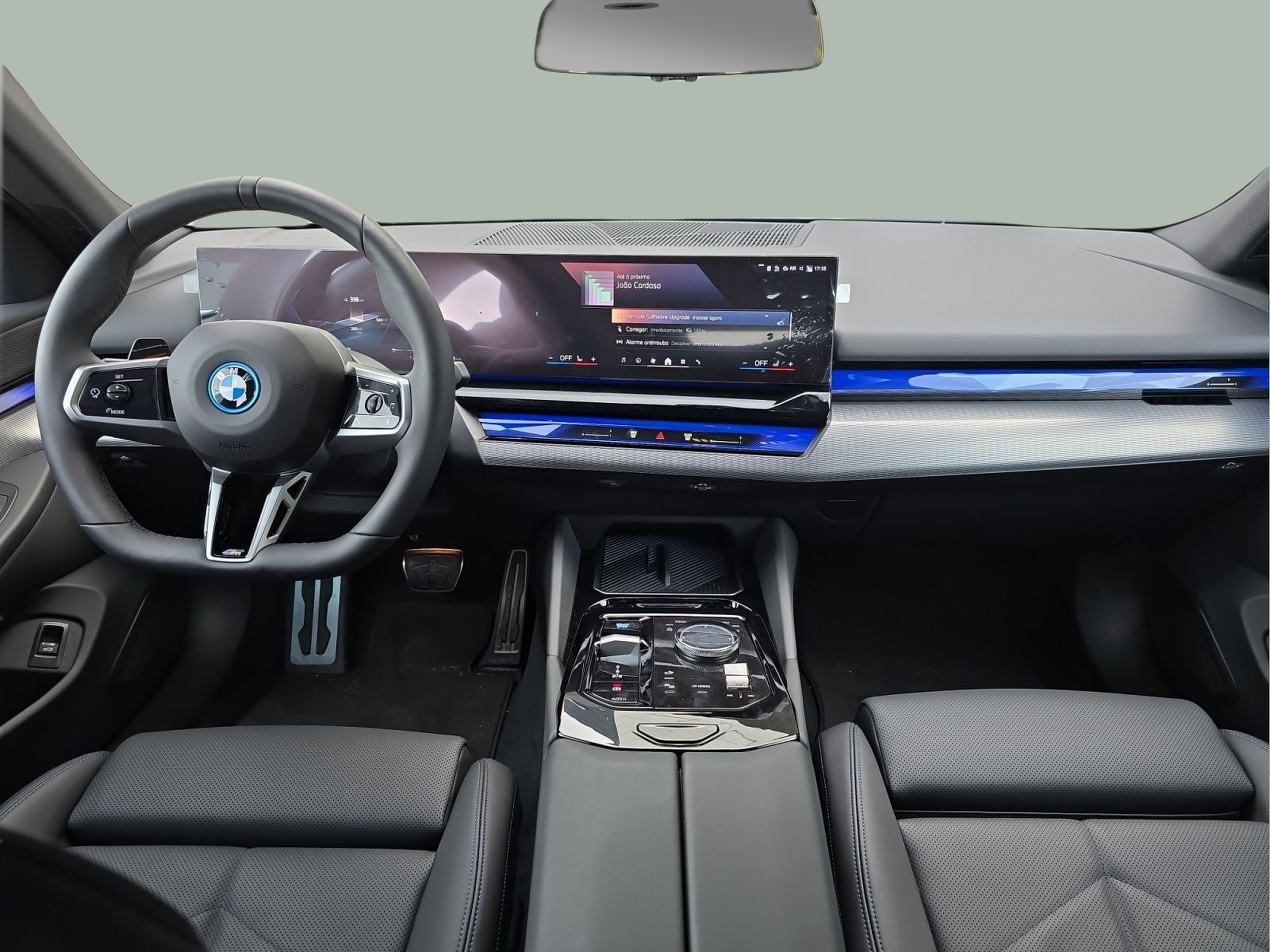 BMW i5 eDrive40 color Negro. Año 2025. 250KW(340CV). Elétrico. En concesionario MCoutinho Bomcar Leiria de Leiria