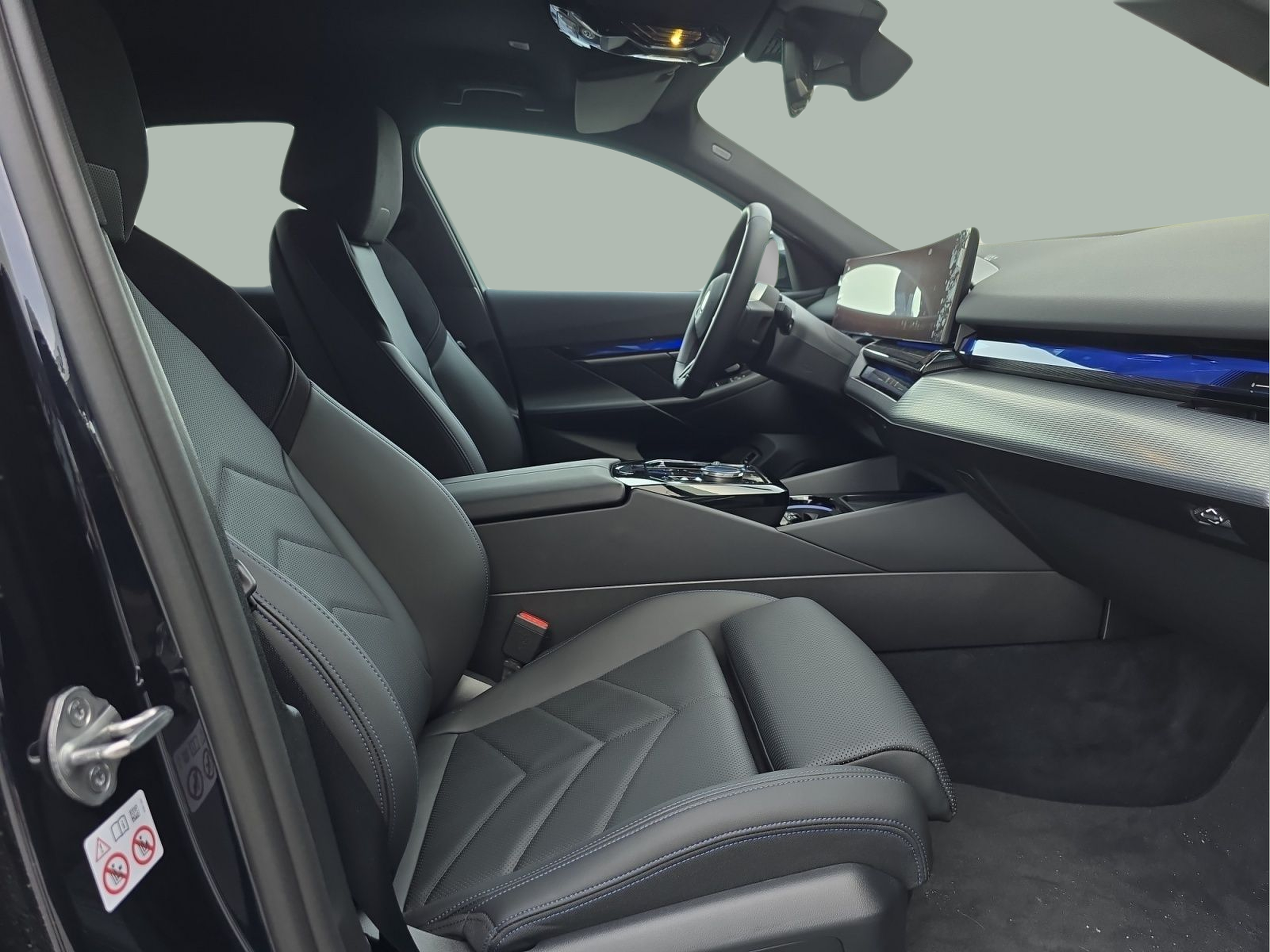 BMW i5 eDrive40 color Negro. Año 2025. 250KW(340CV). Elétrico. En concesionario MCoutinho Bomcar Leiria de Leiria