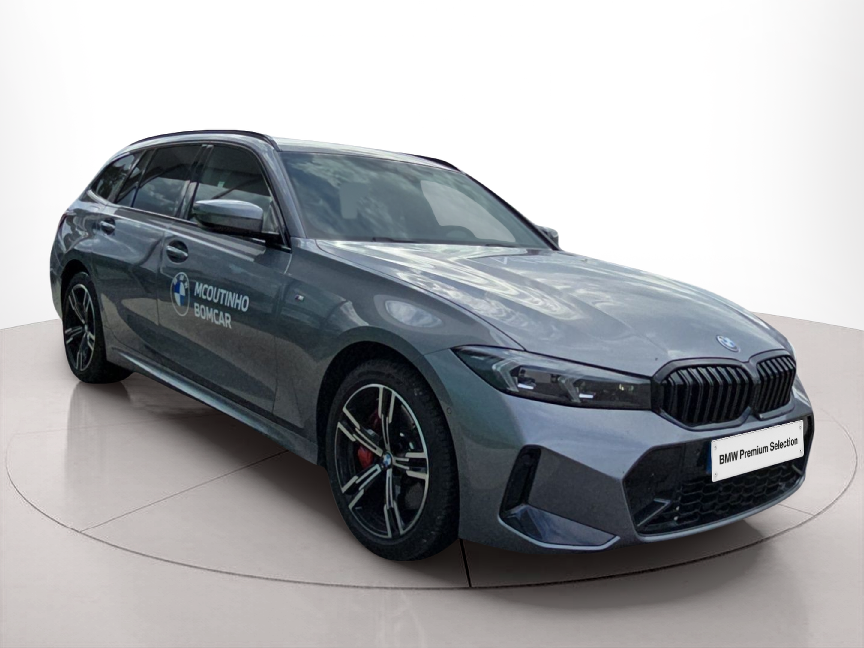 BMW Série 3 330e Touring color Gris. Año 2025. 215KW(292CV). Elétrico / Gasolina Híbrido. En concesionario MCoutinho Bomcar Coimbra de Coimbra