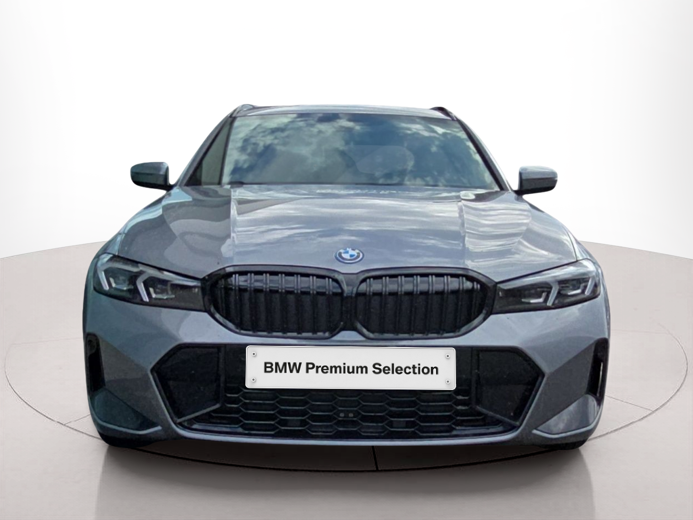 Fotos de BMW Série 3 330e Touring color Gris. Año 2025. 215KW(292CV). Elétrico / Gasolina Híbrido. En concesionario MCoutinho Bomcar Coimbra de Coimbra