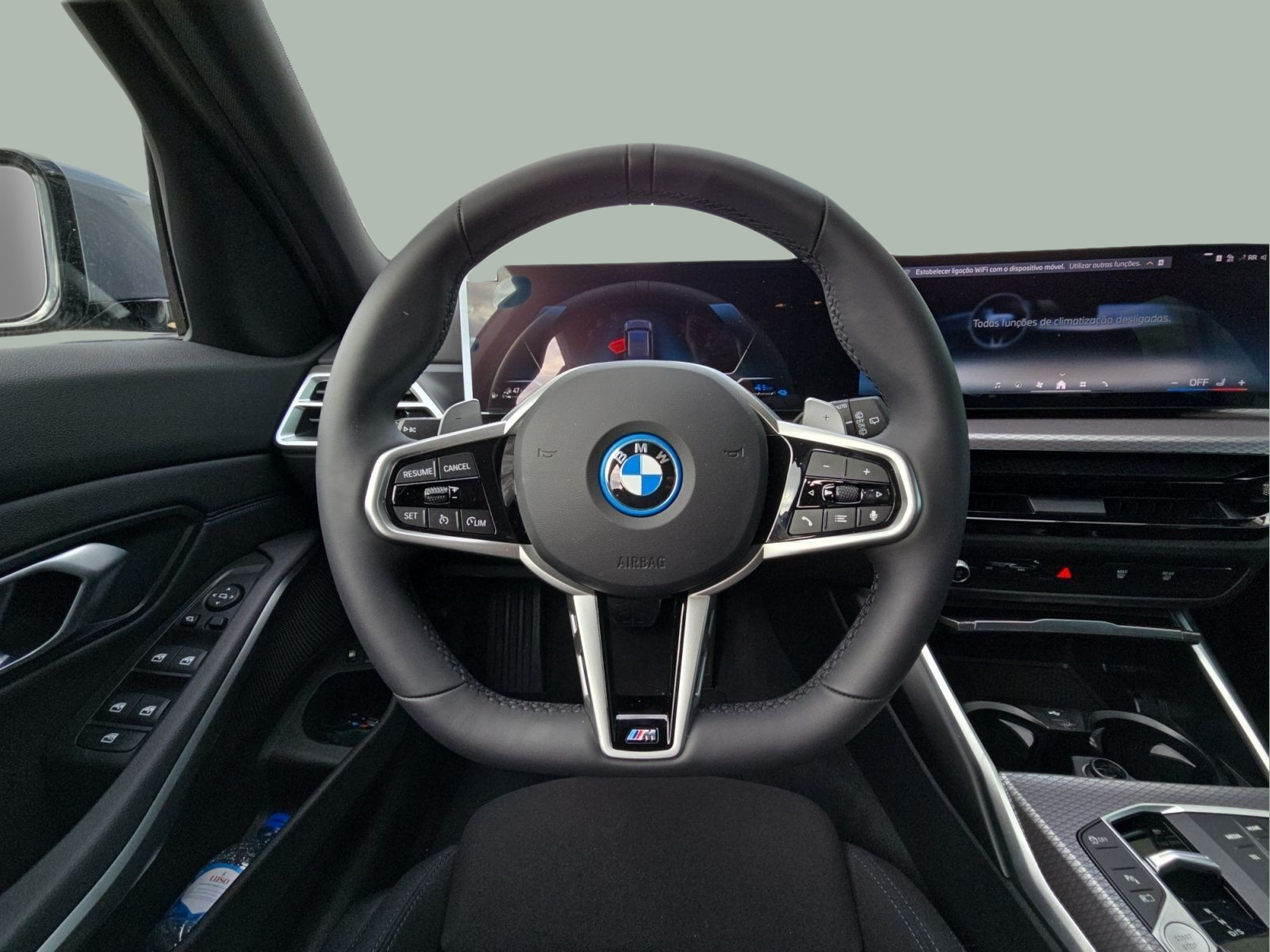 BMW Série 3 330e Touring color Gris. Año 2025. 215KW(292CV). Elétrico / Gasolina Híbrido. En concesionario MCoutinho Bomcar Coimbra de Coimbra