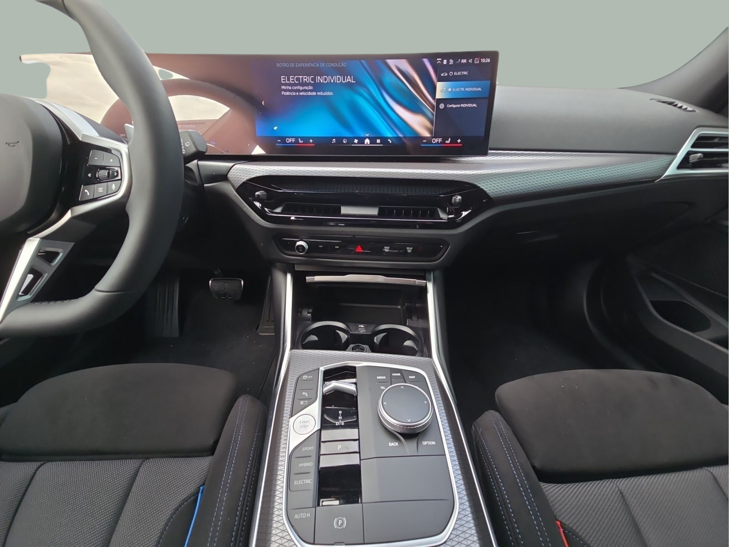 BMW Série 3 330e Touring color Gris. Año 2025. 215KW(292CV). Elétrico / Gasolina Híbrido. En concesionario MCoutinho Bomcar Coimbra de Coimbra