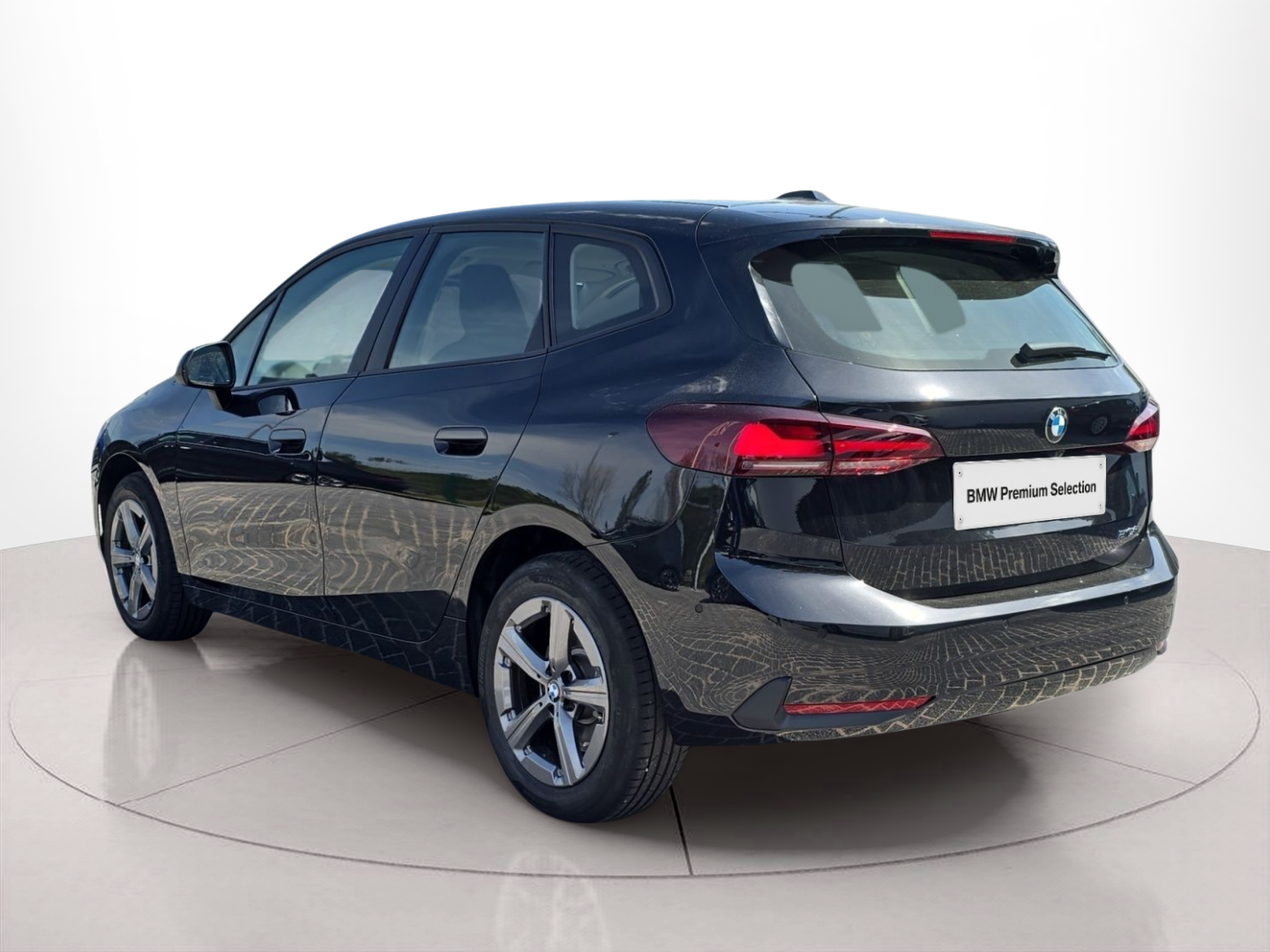 BMW Série 2 216i Active Tourer color Negro. Año 2023. 90KW(122CV). Gasolina. En concesionario MCoutinho Bomcar Coimbra de Coimbra