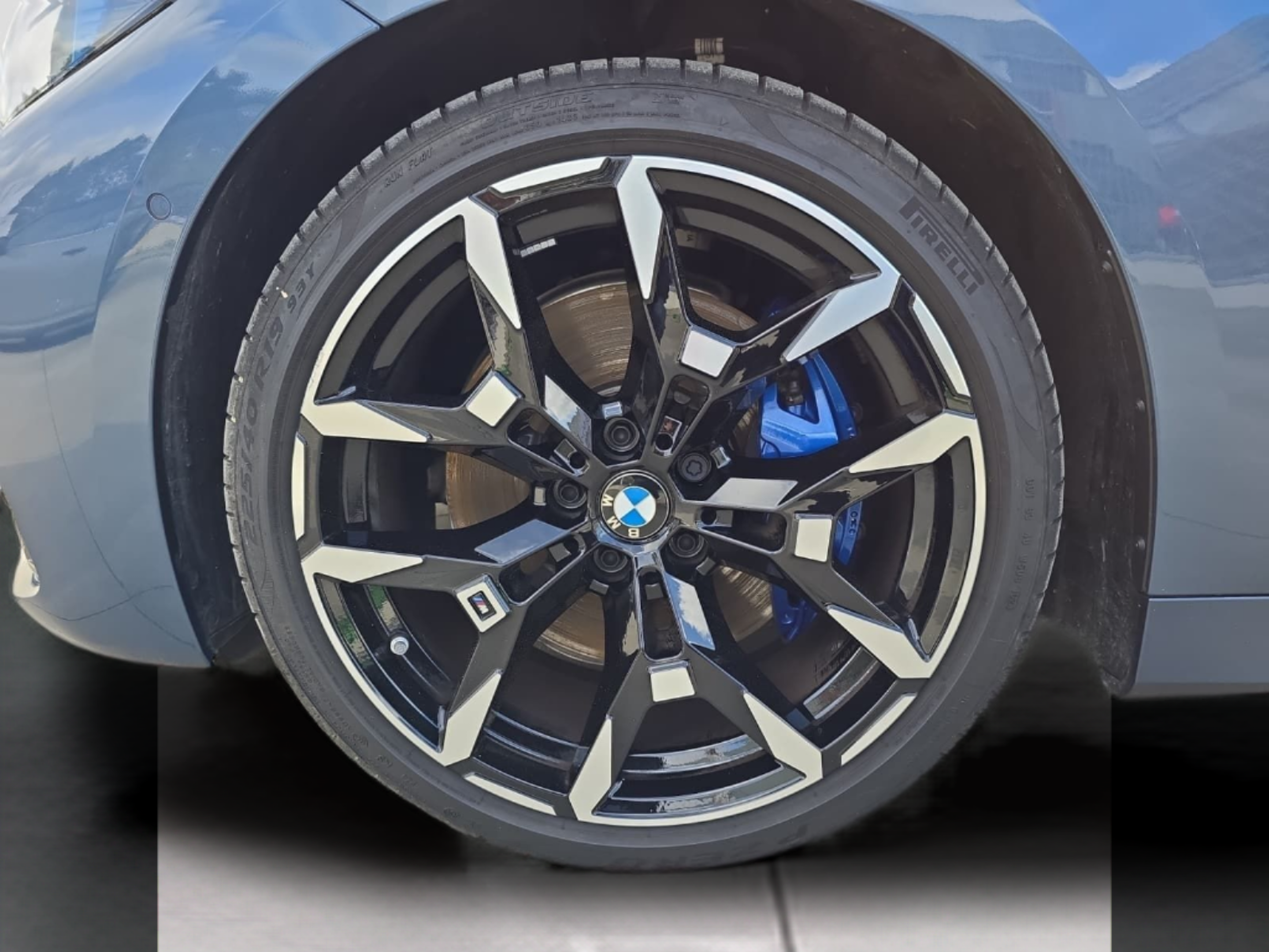 BMW Série 4 420d Cabrio color Azul. Año 2024. 140KW(190CV). Diesel. En concesionario MCoutinho Bomcar Leiria de Leiria