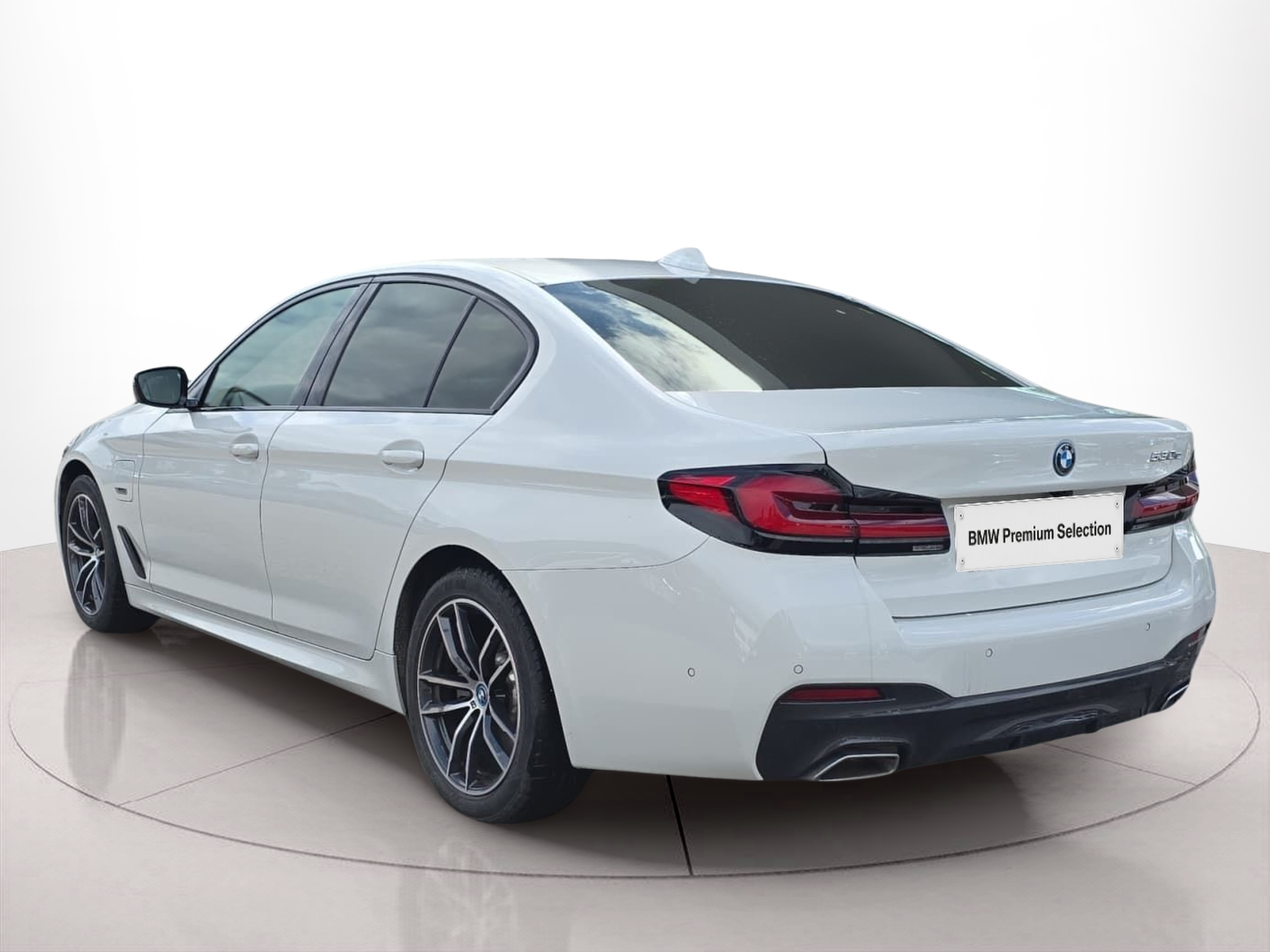 BMW Série 5 530e Berlina color Blanco. Año 2023. 215KW(292CV). Elétrico / Gasolina Híbrido. En concesionario MCoutinho - Viseu de Viseu