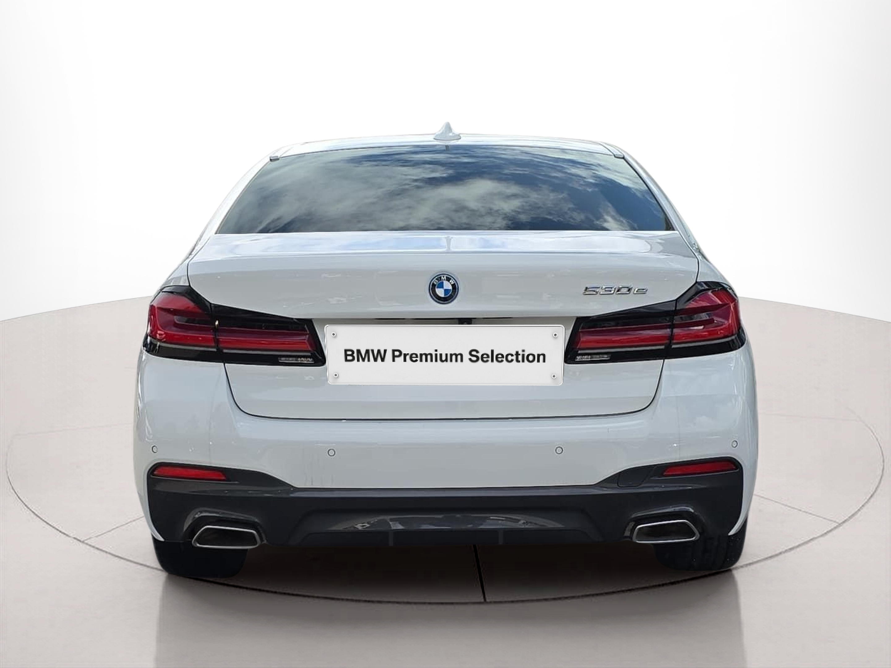 BMW Série 5 530e Berlina color Blanco. Año 2023. 215KW(292CV). Elétrico / Gasolina Híbrido. En concesionario MCoutinho - Viseu de Viseu