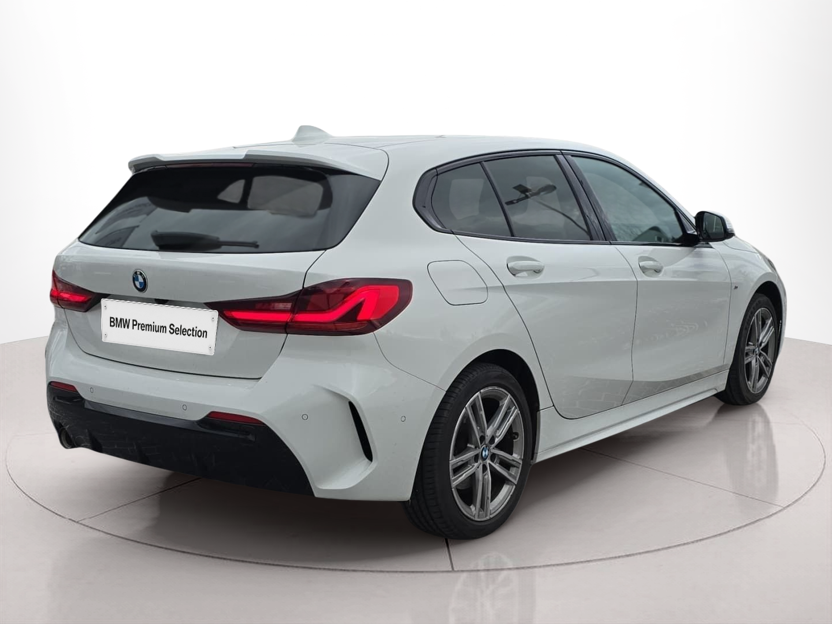 BMW Série 1 116d color Blanco. Año 2023. 85KW(116CV). Diesel. En concesionario MCoutinho Bomcar Coimbra de Coimbra