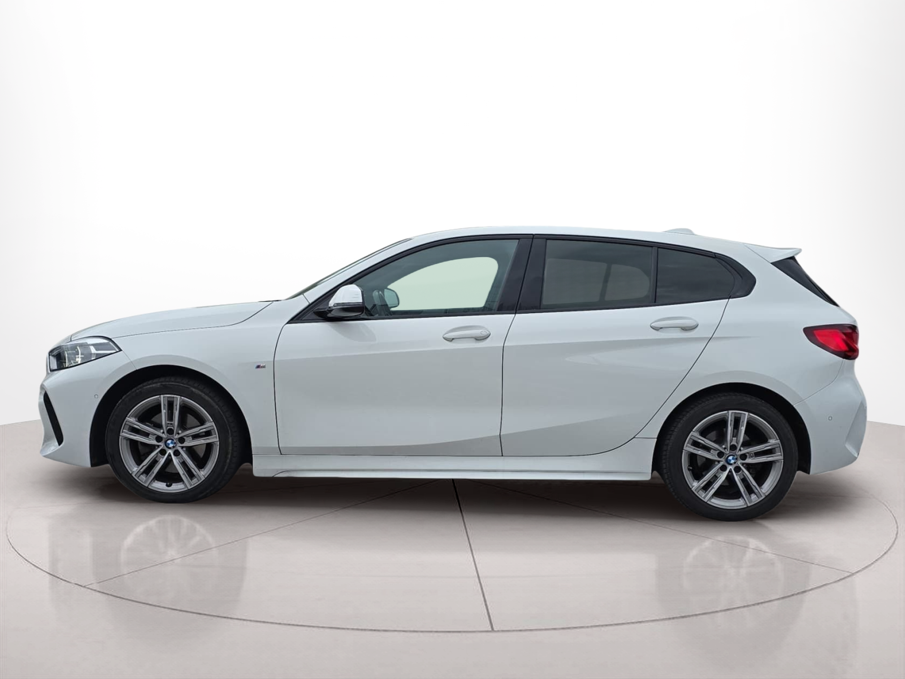 Fotos de BMW Série 1 116d color Blanco. Año 2023. 85KW(116CV). Diesel. En concesionario MCoutinho Bomcar Coimbra de Coimbra