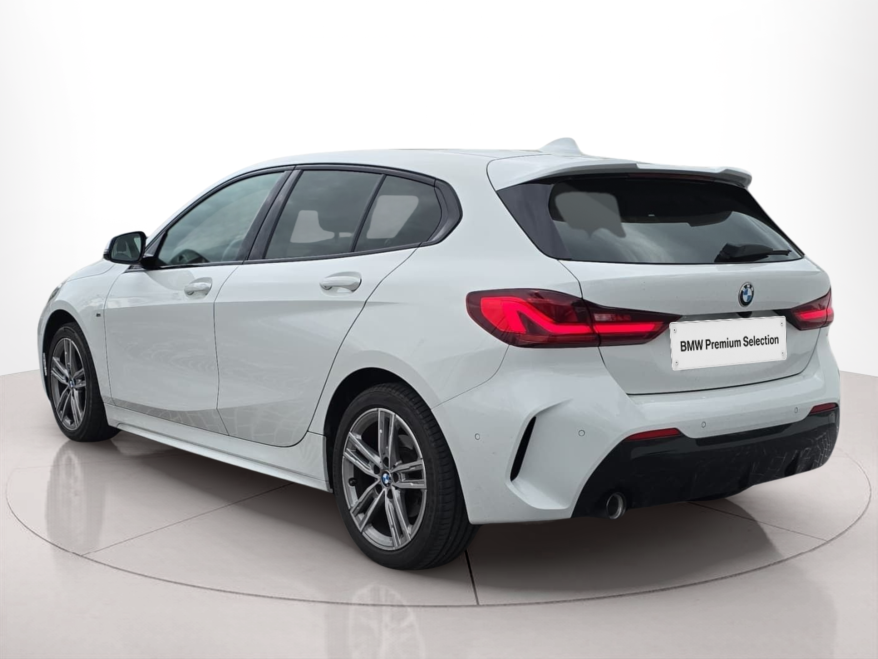 BMW Série 1 116d color Blanco. Año 2023. 85KW(116CV). Diesel. En concesionario MCoutinho Bomcar Coimbra de Coimbra