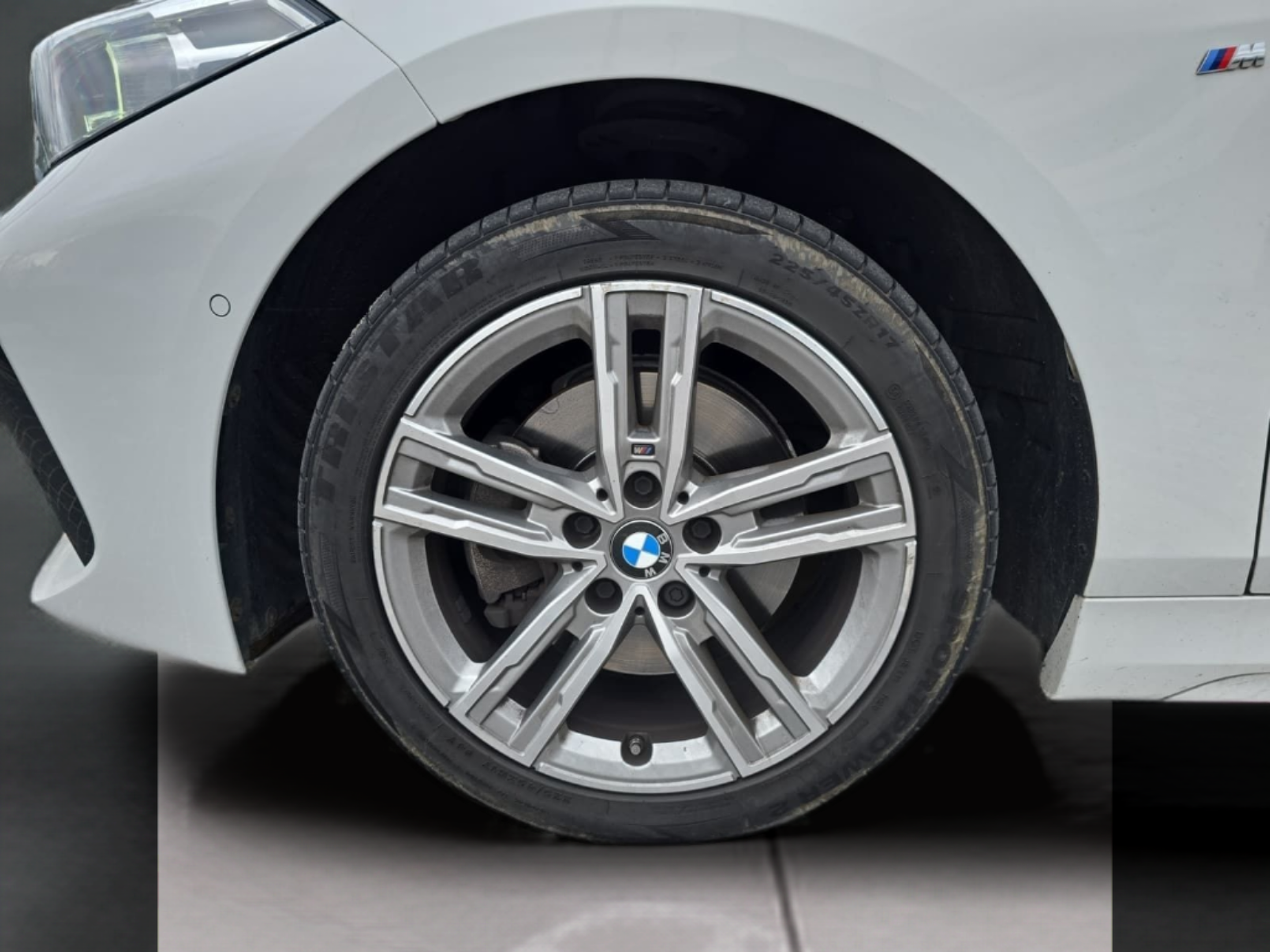 BMW Série 1 116d color Blanco. Año 2023. 85KW(116CV). Diesel. En concesionario MCoutinho Bomcar Coimbra de Coimbra