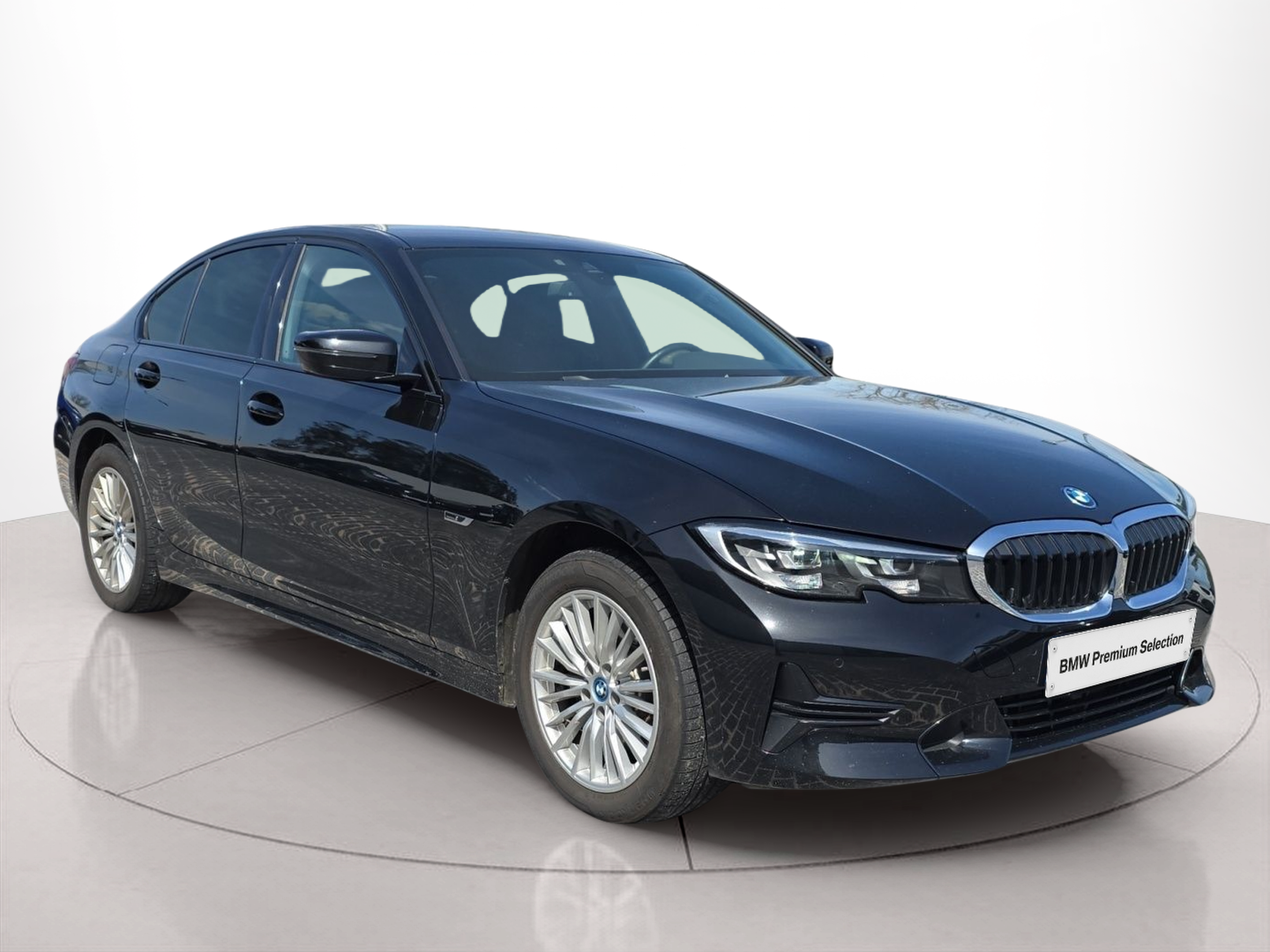 BMW Série 3 320e Berlina color Negro. Año 2021. 150KW(204CV). Elétrico / Gasolina Híbrido. En concesionario MCoutinho Bomcar Coimbra de Coimbra
