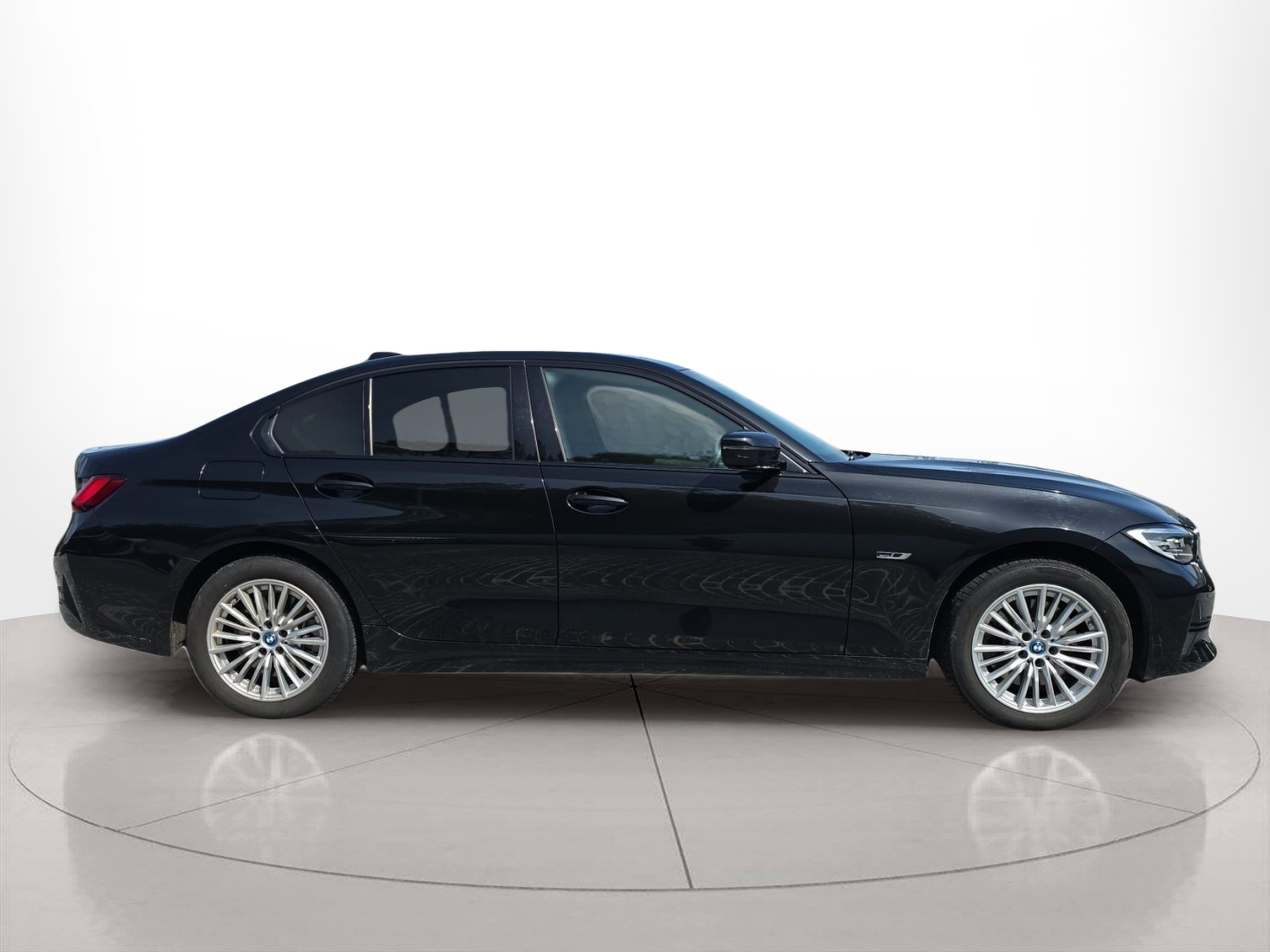 BMW Série 3 320e Berlina color Negro. Año 2021. 150KW(204CV). Elétrico / Gasolina Híbrido. En concesionario MCoutinho Bomcar Coimbra de Coimbra