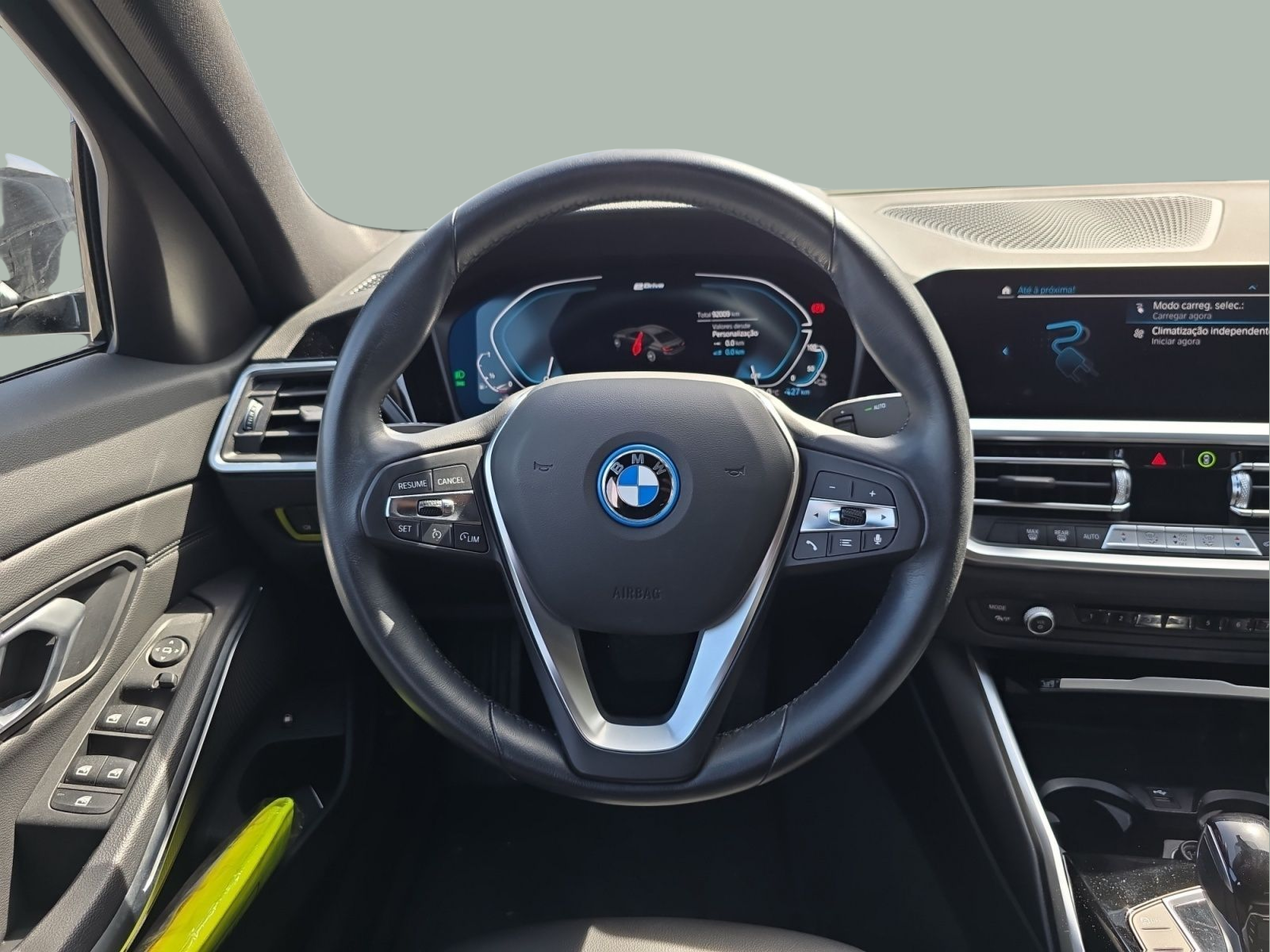 BMW Série 3 320e Berlina color Negro. Año 2021. 150KW(204CV). Elétrico / Gasolina Híbrido. En concesionario MCoutinho Bomcar Coimbra de Coimbra