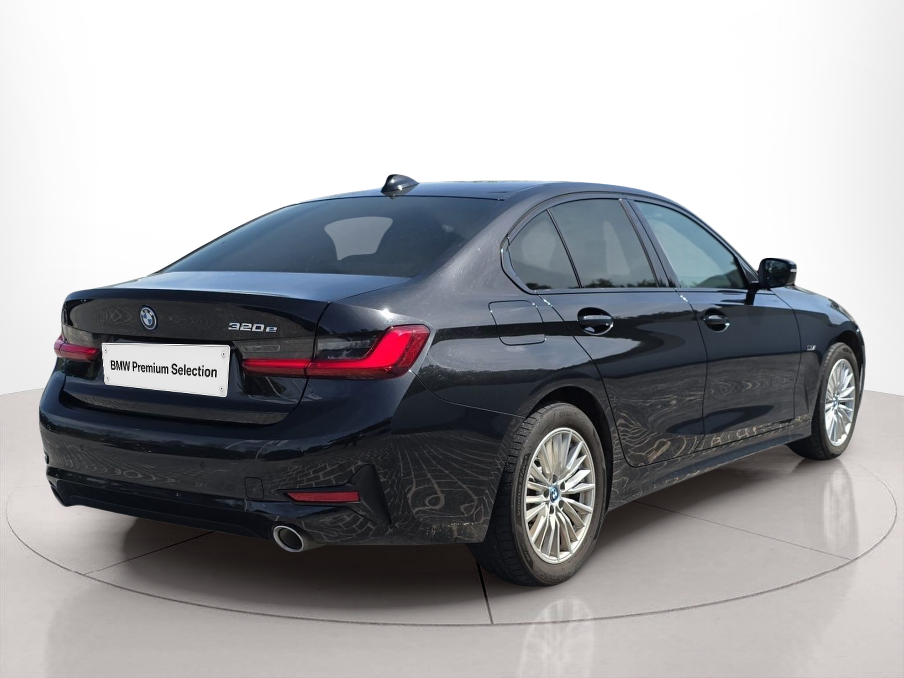 BMW Série 3 320e Berlina color Negro. Año 2021. 150KW(204CV). Elétrico / Gasolina Híbrido. En concesionario MCoutinho Bomcar Coimbra de Coimbra