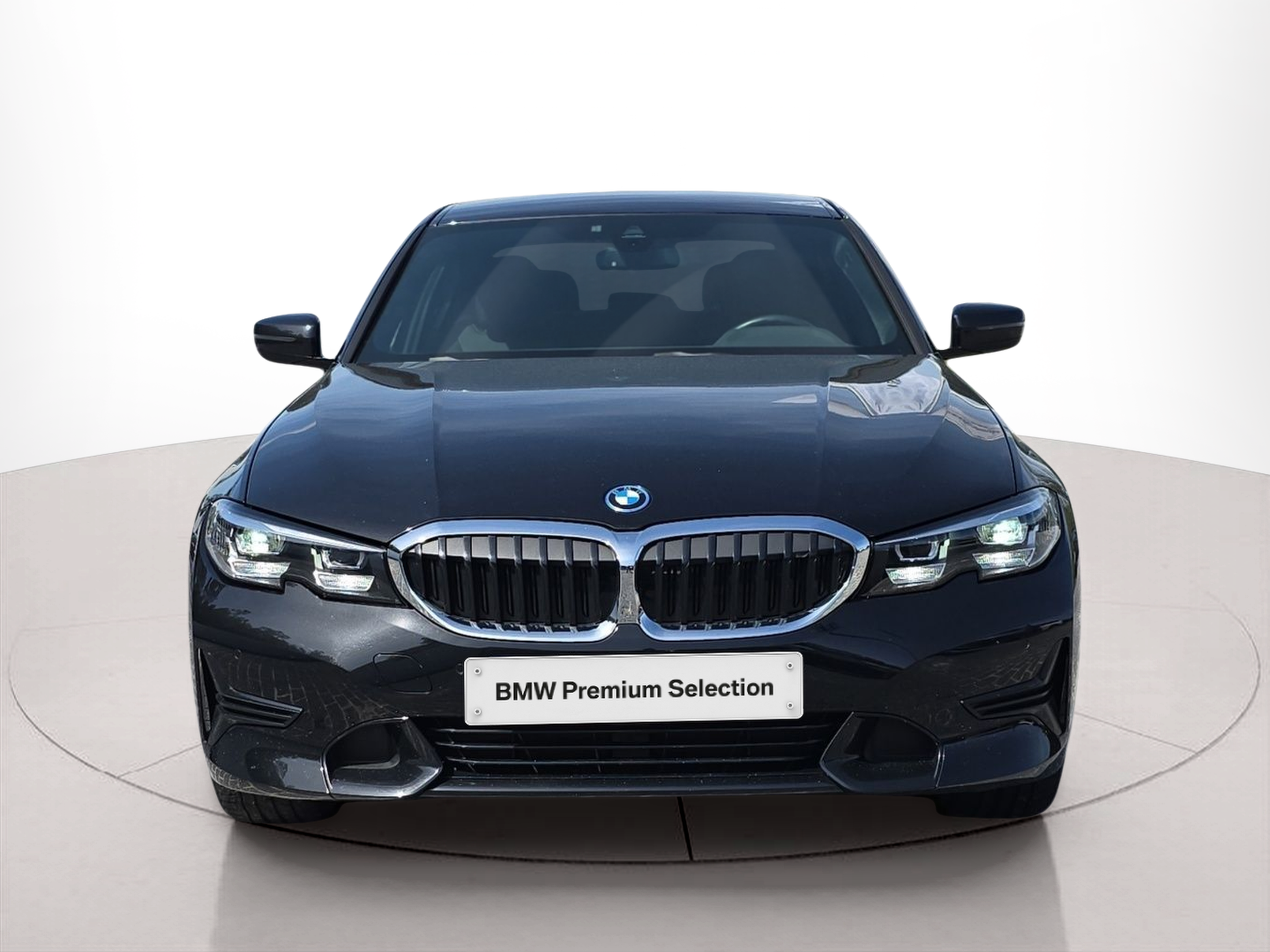 Fotos de BMW Série 3 320e Berlina color Negro. Año 2021. 150KW(204CV). Elétrico / Gasolina Híbrido. En concesionario MCoutinho Bomcar Coimbra de Coimbra