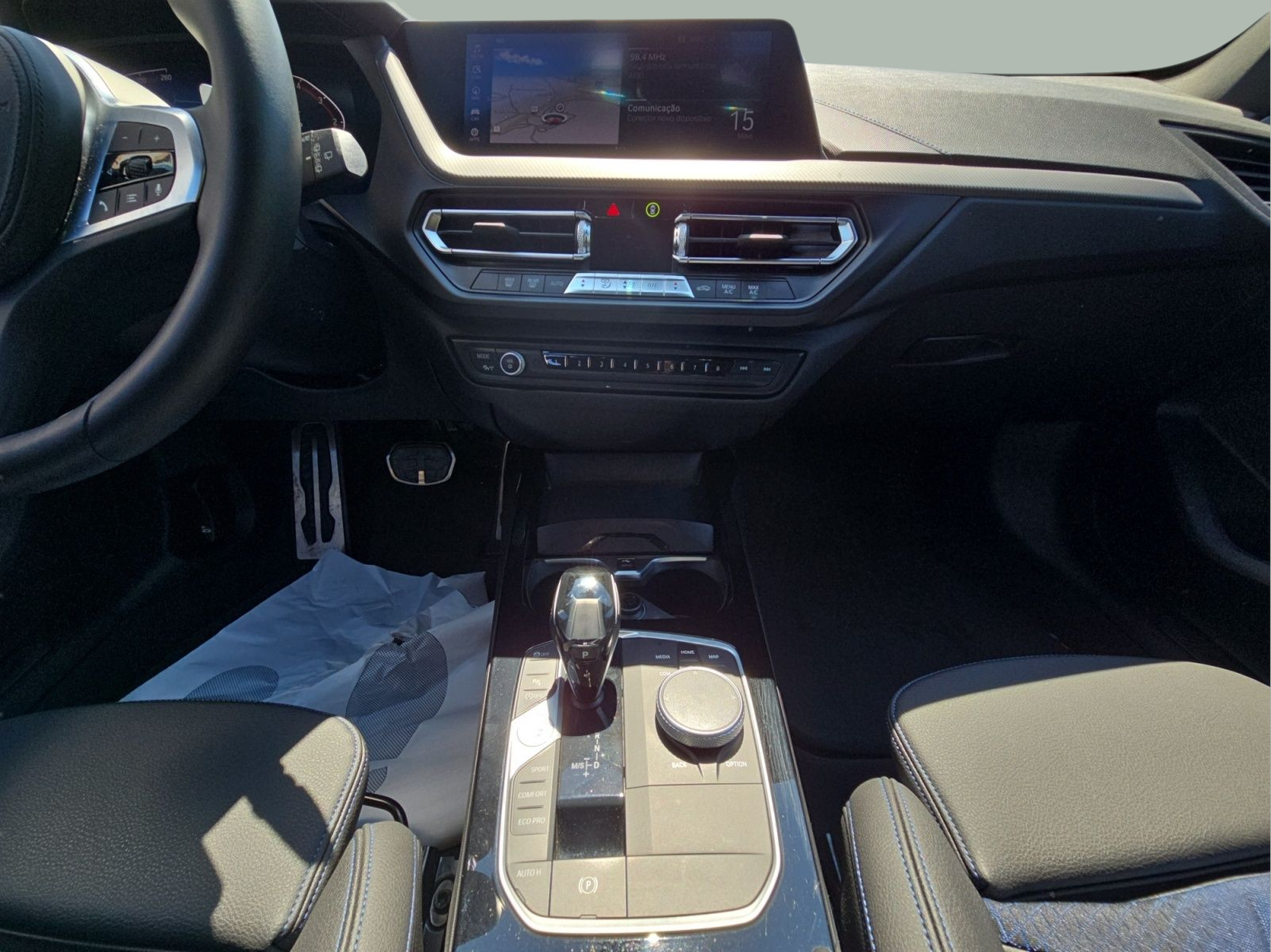 BMW Série 1 118d color Gris. Año 2019. 110KW(150CV). Diesel. En concesionario MCoutinho Bomcar Leiria de Leiria