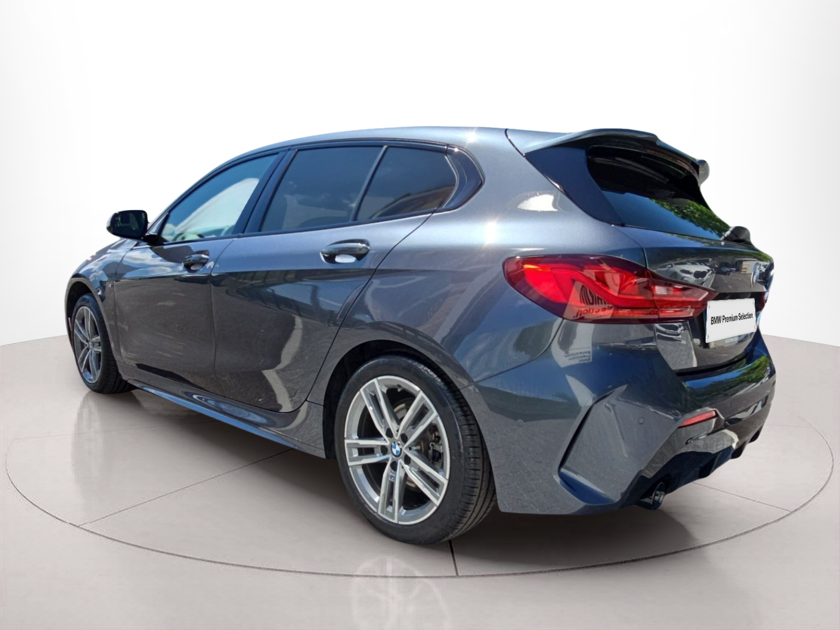 BMW Série 1 118d color Gris. Año 2019. 110KW(150CV). Diesel. En concesionario MCoutinho Bomcar Leiria de Leiria
