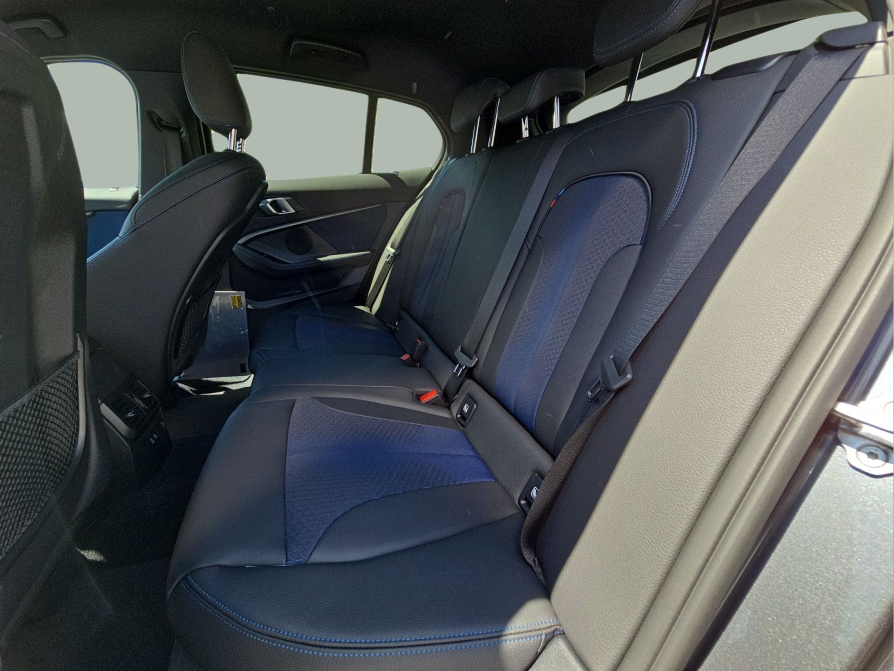 BMW Série 1 118d color Gris. Año 2019. 110KW(150CV). Diesel. En concesionario MCoutinho Bomcar Leiria de Leiria
