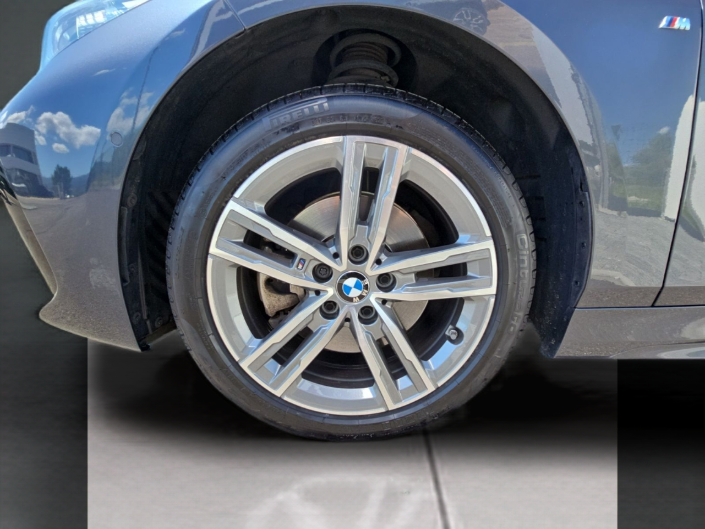 BMW Série 1 118d color Gris. Año 2019. 110KW(150CV). Diesel. En concesionario MCoutinho Bomcar Leiria de Leiria