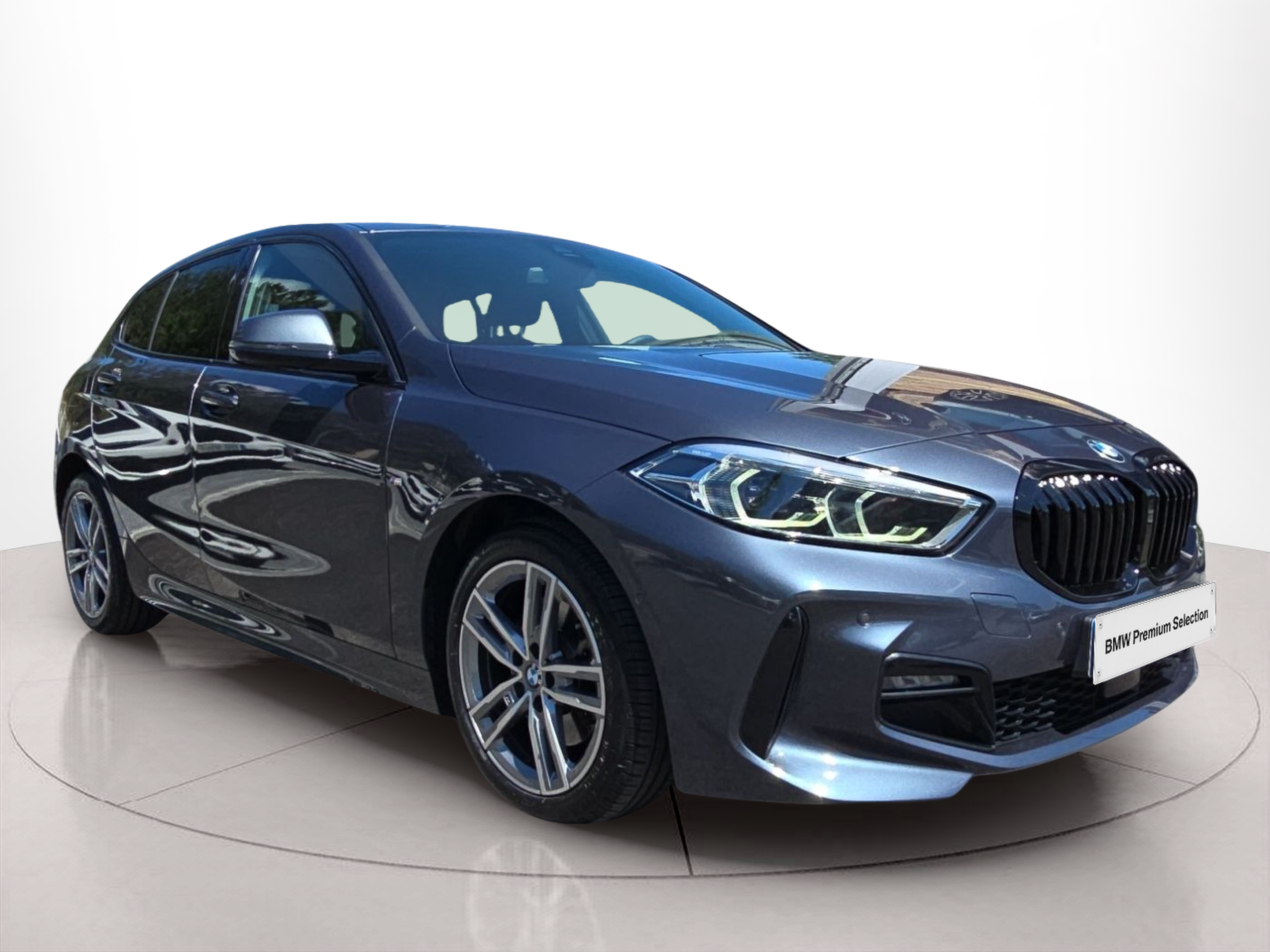 BMW Série 1 118d color Gris. Año 2019. 110KW(150CV). Diesel. En concesionario MCoutinho Bomcar Leiria de Leiria