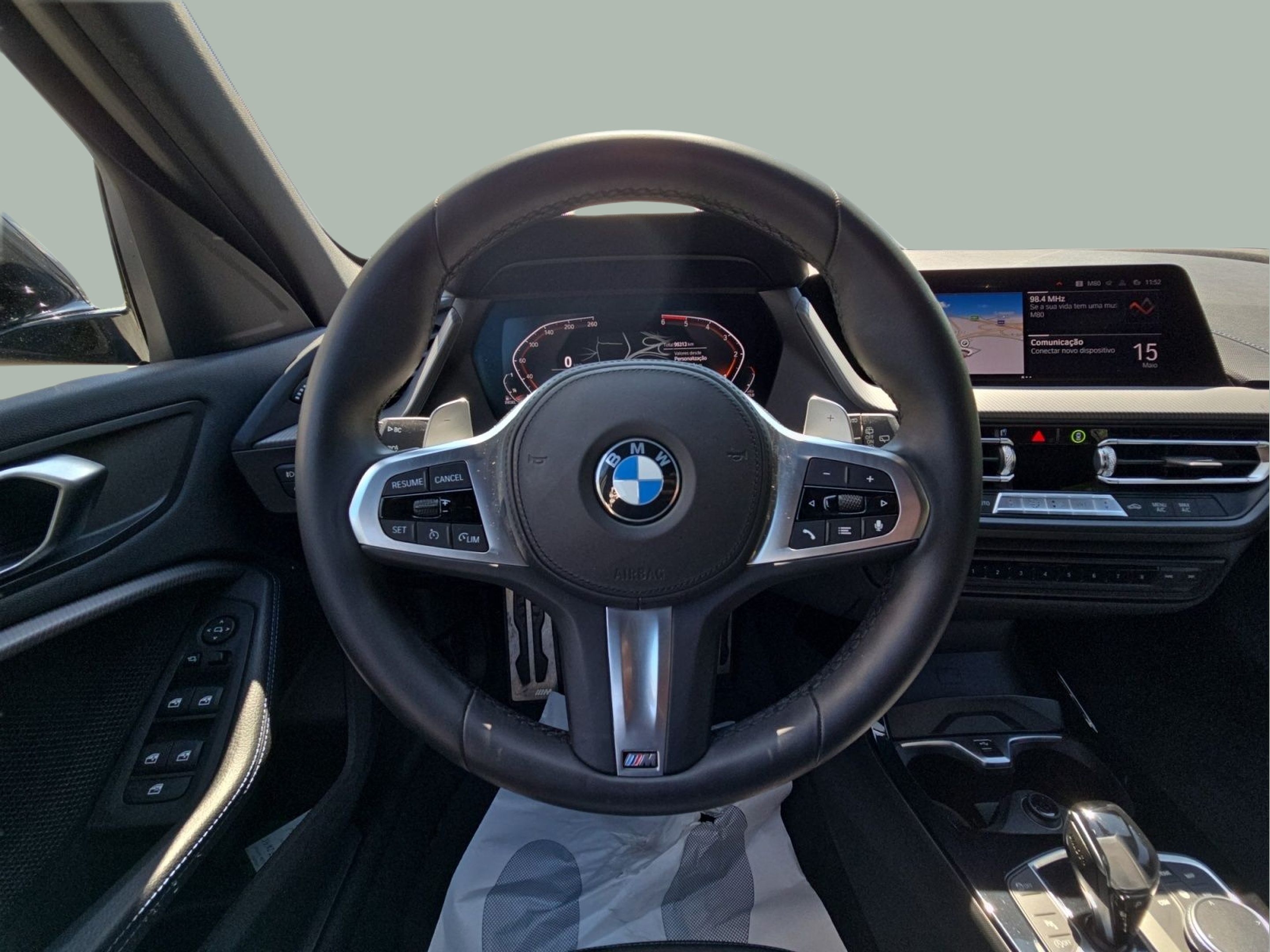 BMW Série 1 118d color Gris. Año 2019. 110KW(150CV). Diesel. En concesionario MCoutinho Bomcar Leiria de Leiria