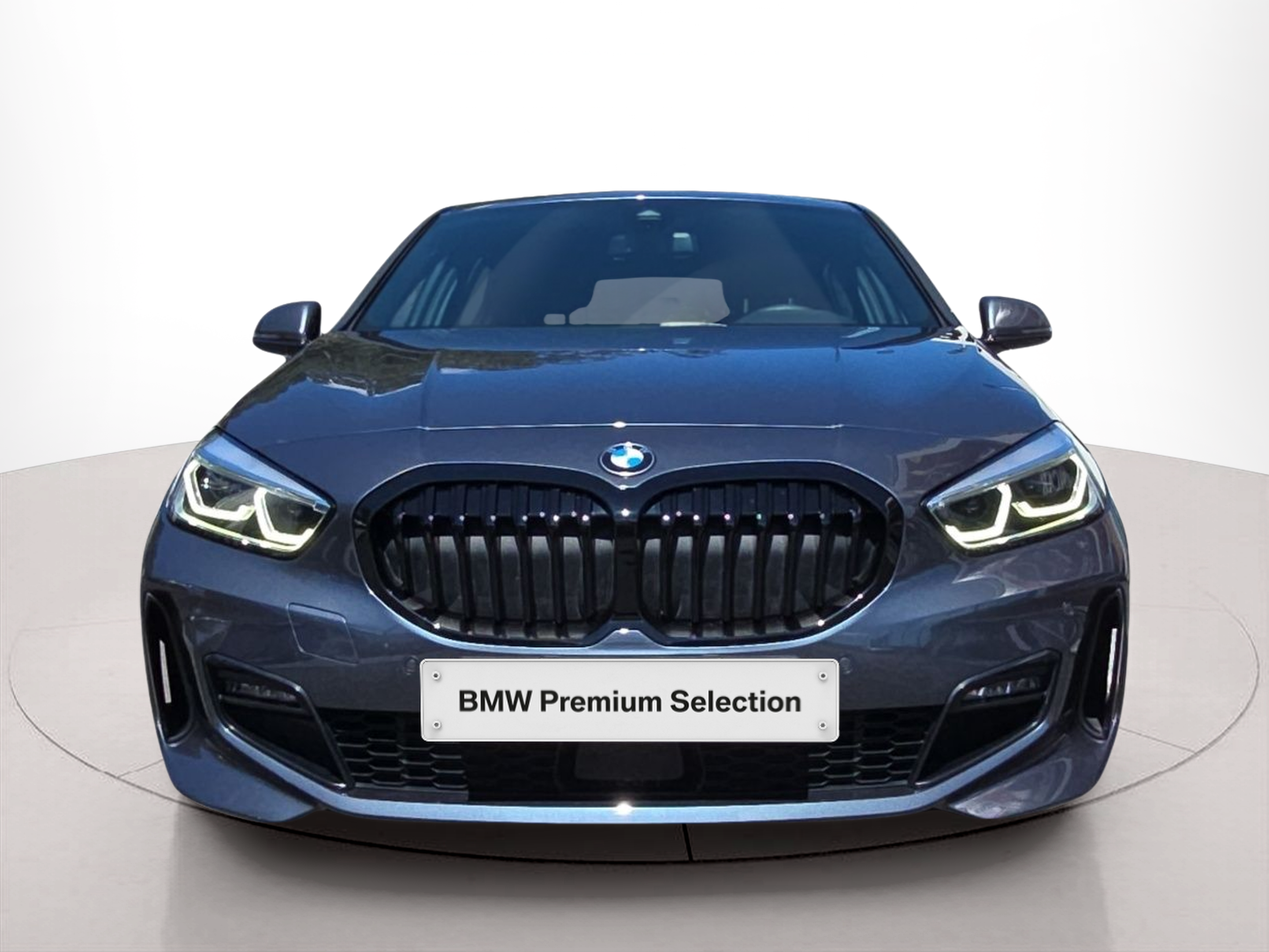 Fotos de BMW Série 1 118d color Gris. Año 2019. 110KW(150CV). Diesel. En concesionario MCoutinho Bomcar Leiria de Leiria