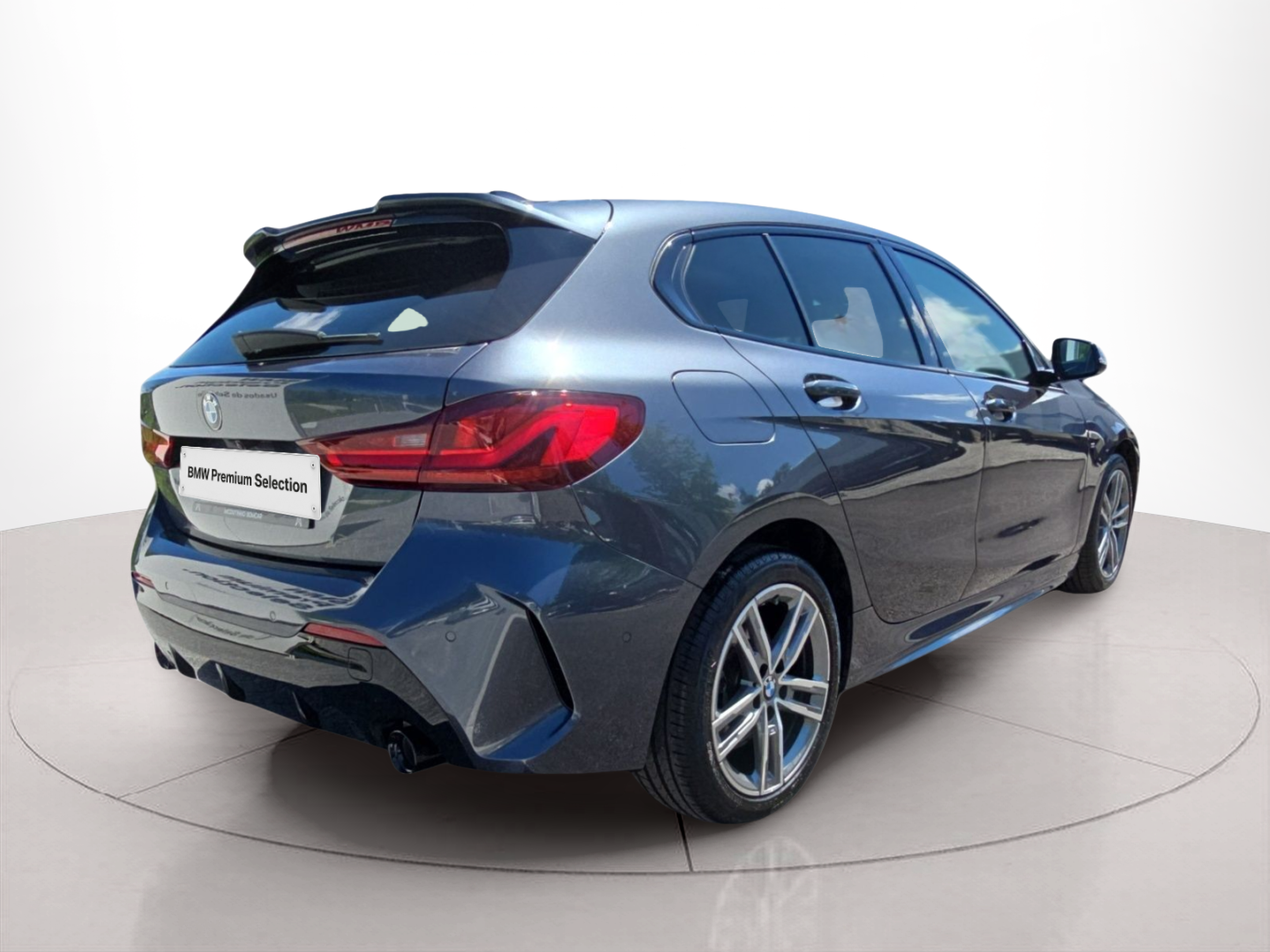 BMW Série 1 118d color Gris. Año 2019. 110KW(150CV). Diesel. En concesionario MCoutinho Bomcar Leiria de Leiria