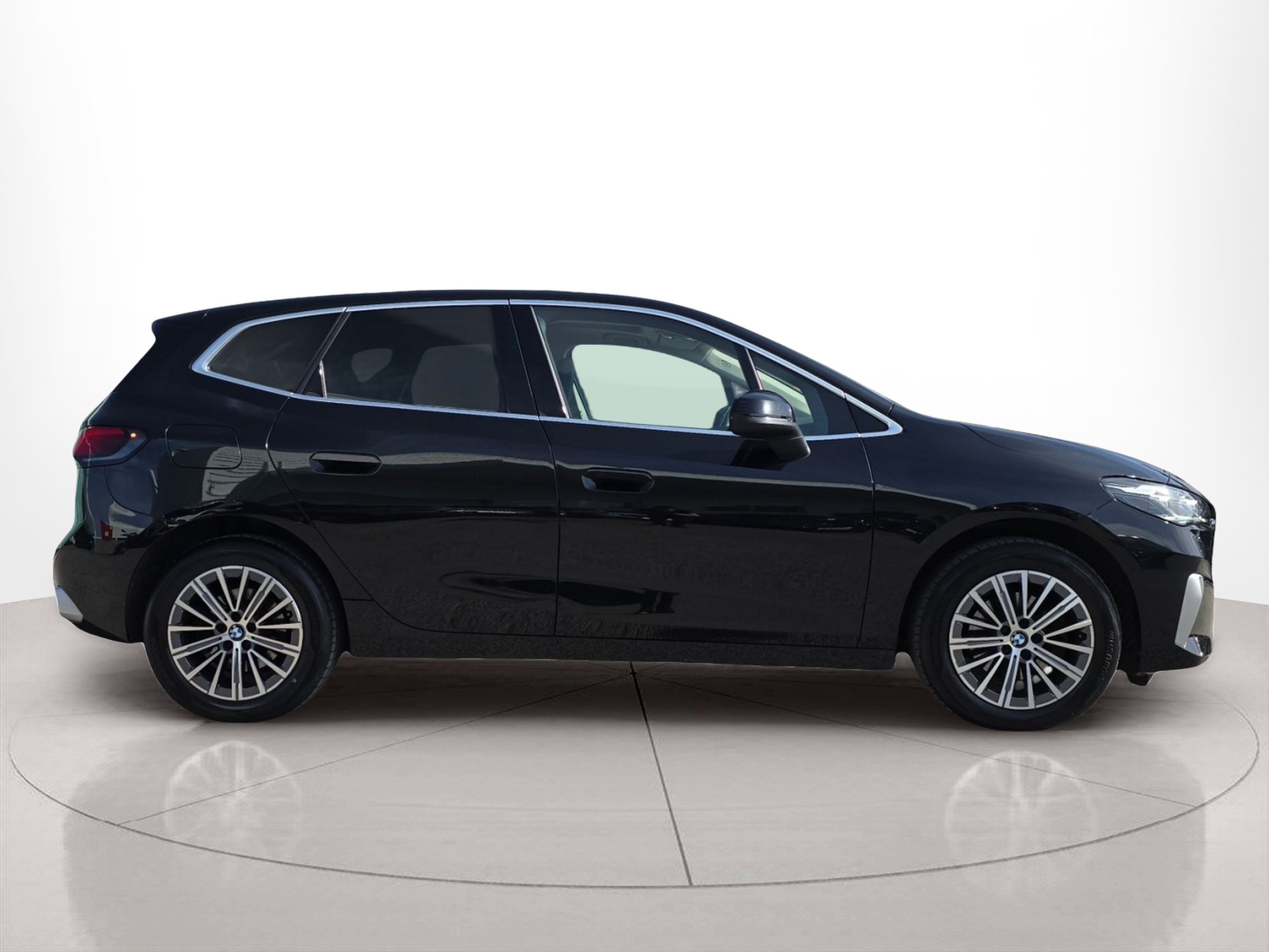 BMW Série 2 218d Active Tourer color Negro. Año 2022. 110KW(150CV). Diesel. En concesionario MCoutinho Bomcar Leiria de Leiria