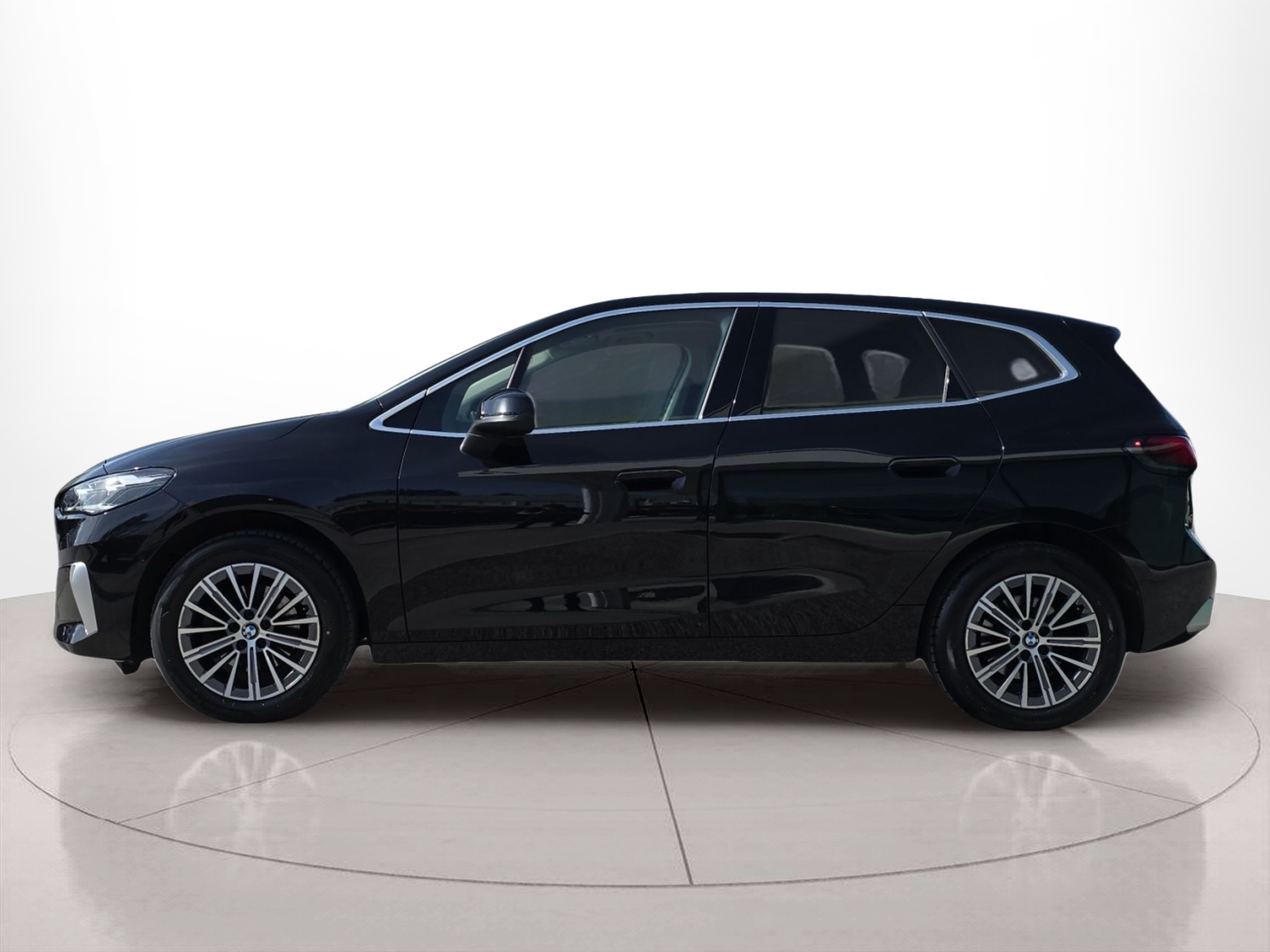Fotos de BMW Série 2 218d Active Tourer color Negro. Año 2022. 110KW(150CV). Diesel. En concesionario MCoutinho Bomcar Leiria de Leiria