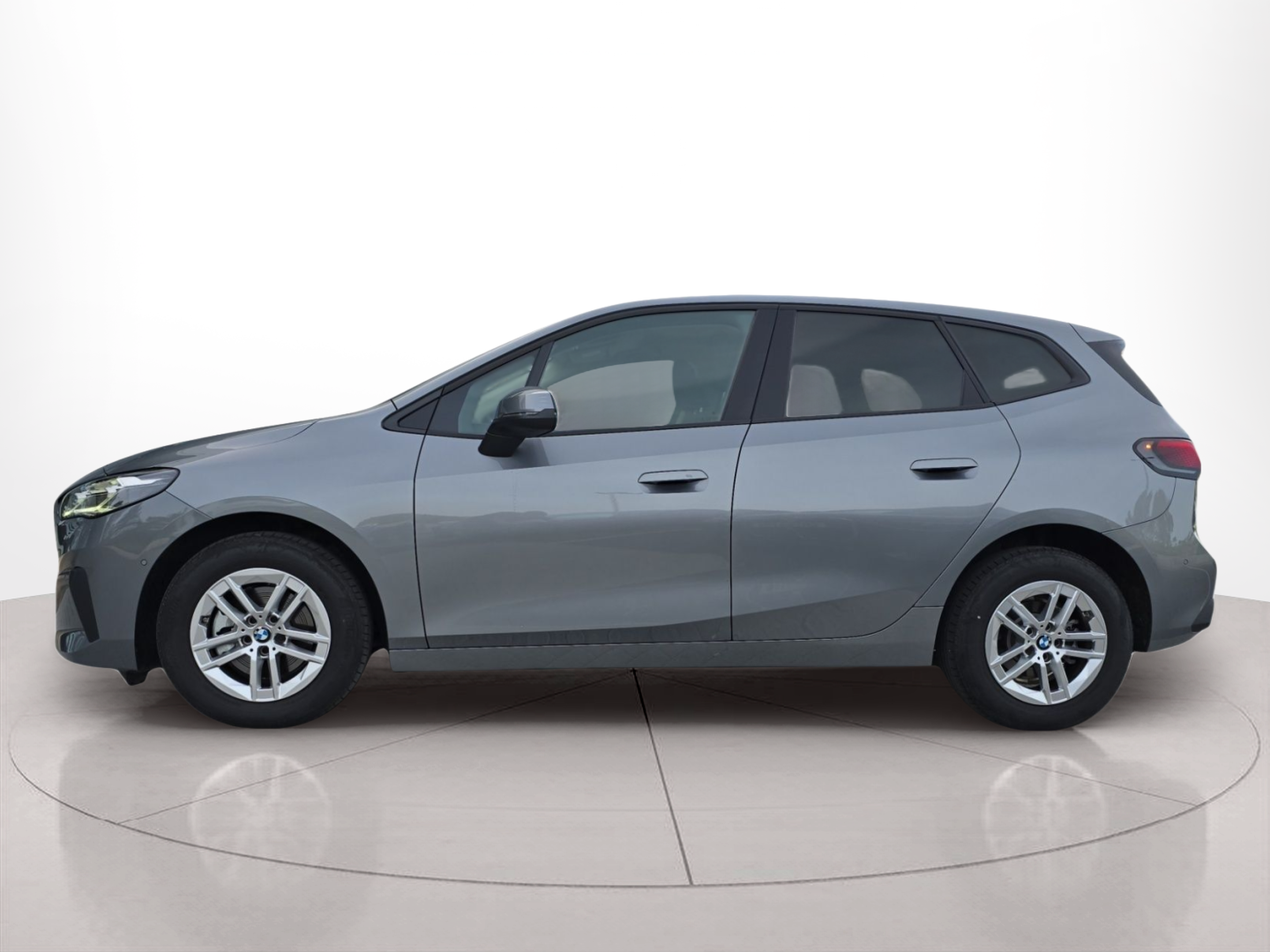 Fotos de BMW Série 2 216i Active Tourer color Gris. Año 2023. 90KW(122CV). Gasolina. En concesionario MCoutinho Bomcar Coimbra de Coimbra
