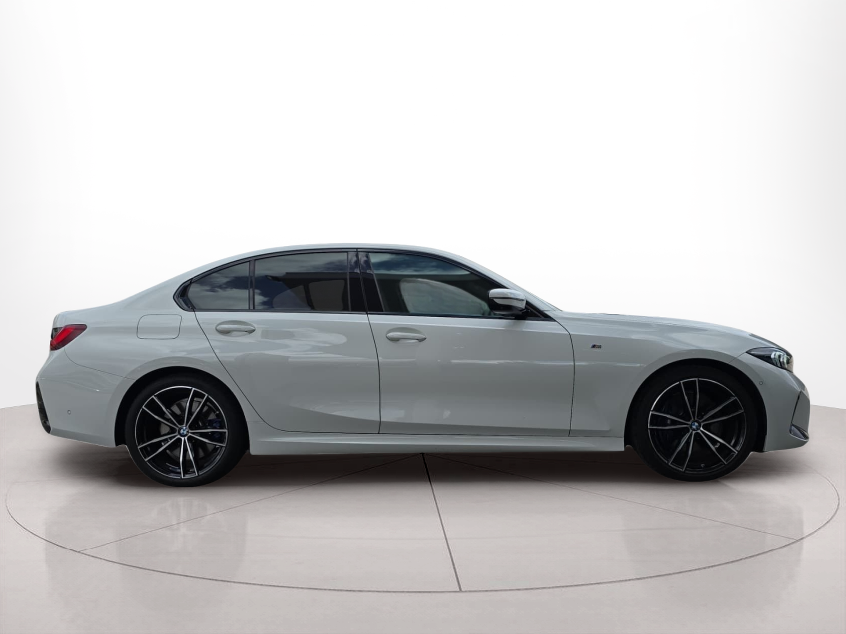 BMW Série 3 330d Berlina color Blanco. Año 2024. 210KW(286CV). Diesel. En concesionario MCoutinho Bomcar Leiria de Leiria